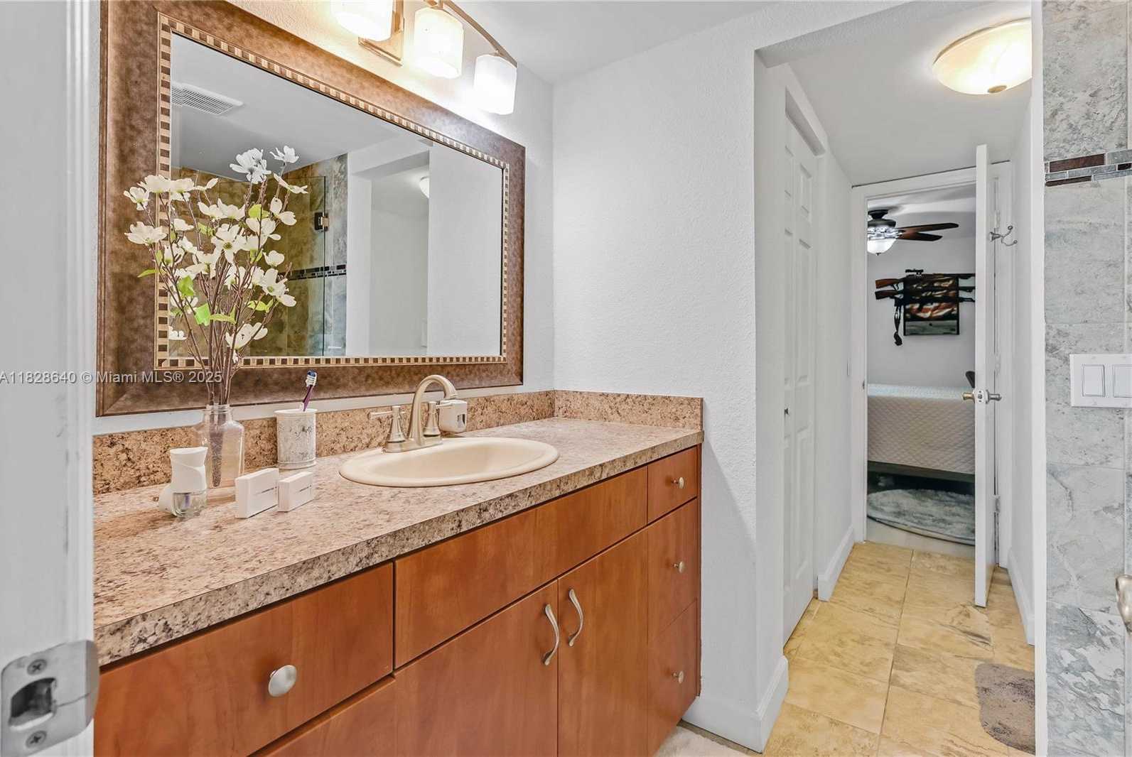 Small Image of Pembroke Pines Number 13
