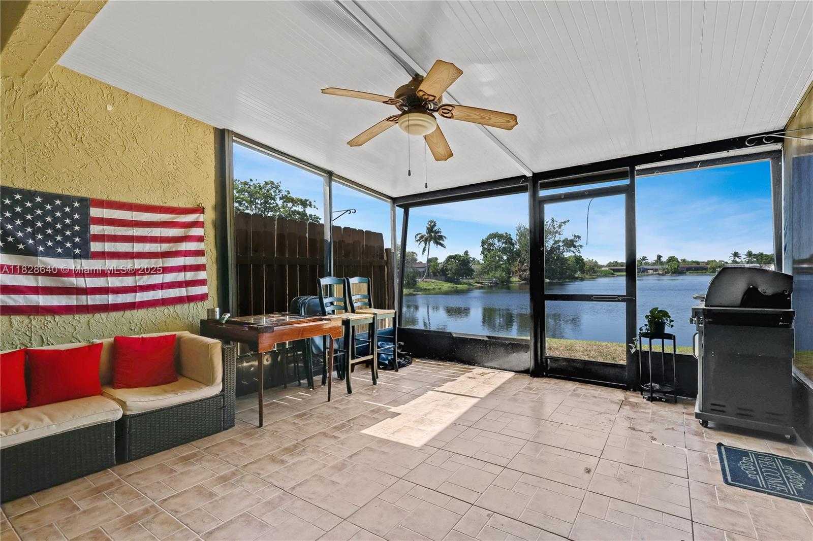 Small Image of Pembroke Pines Number 15