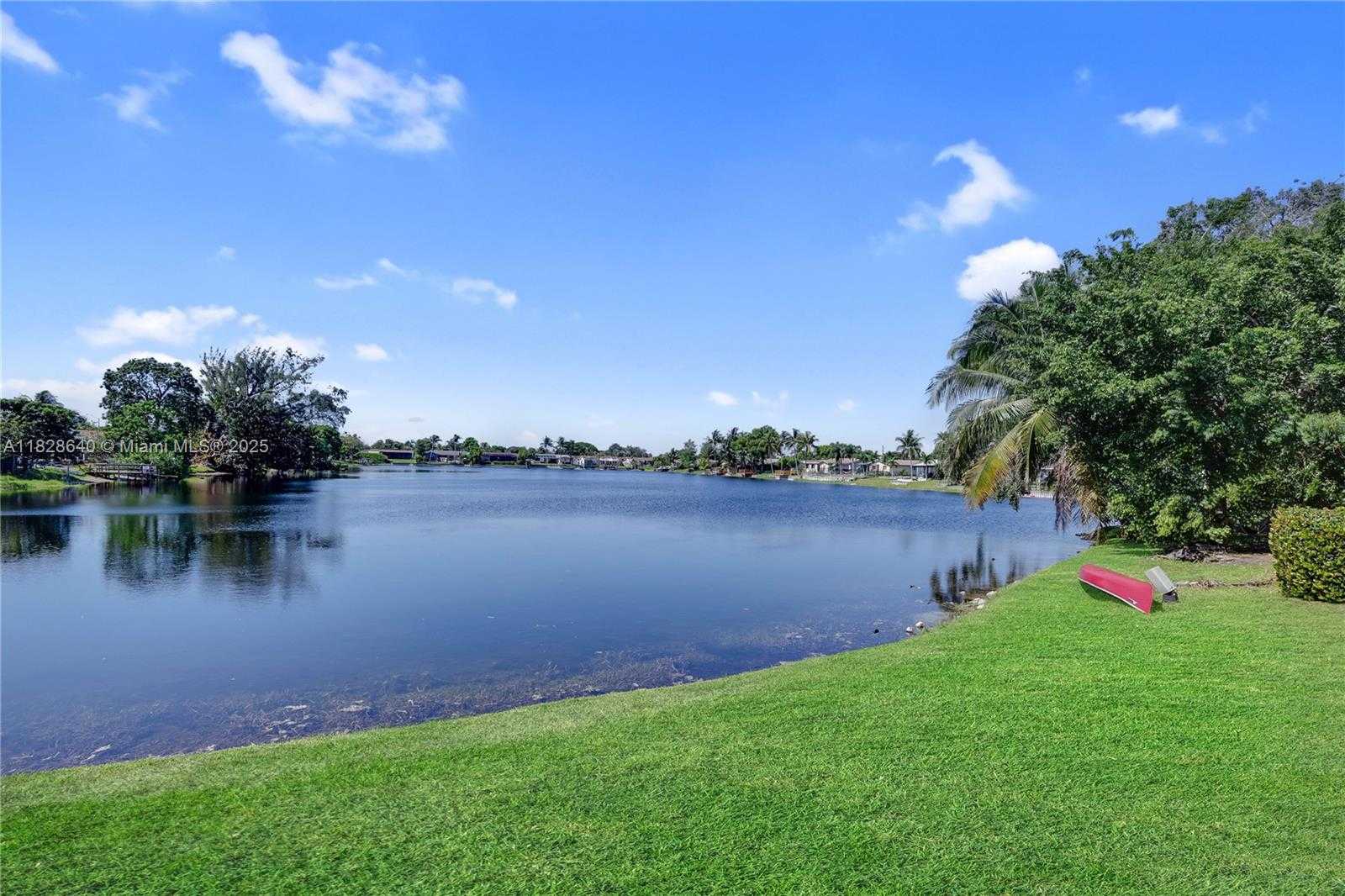 Small Image of Pembroke Pines Number 20