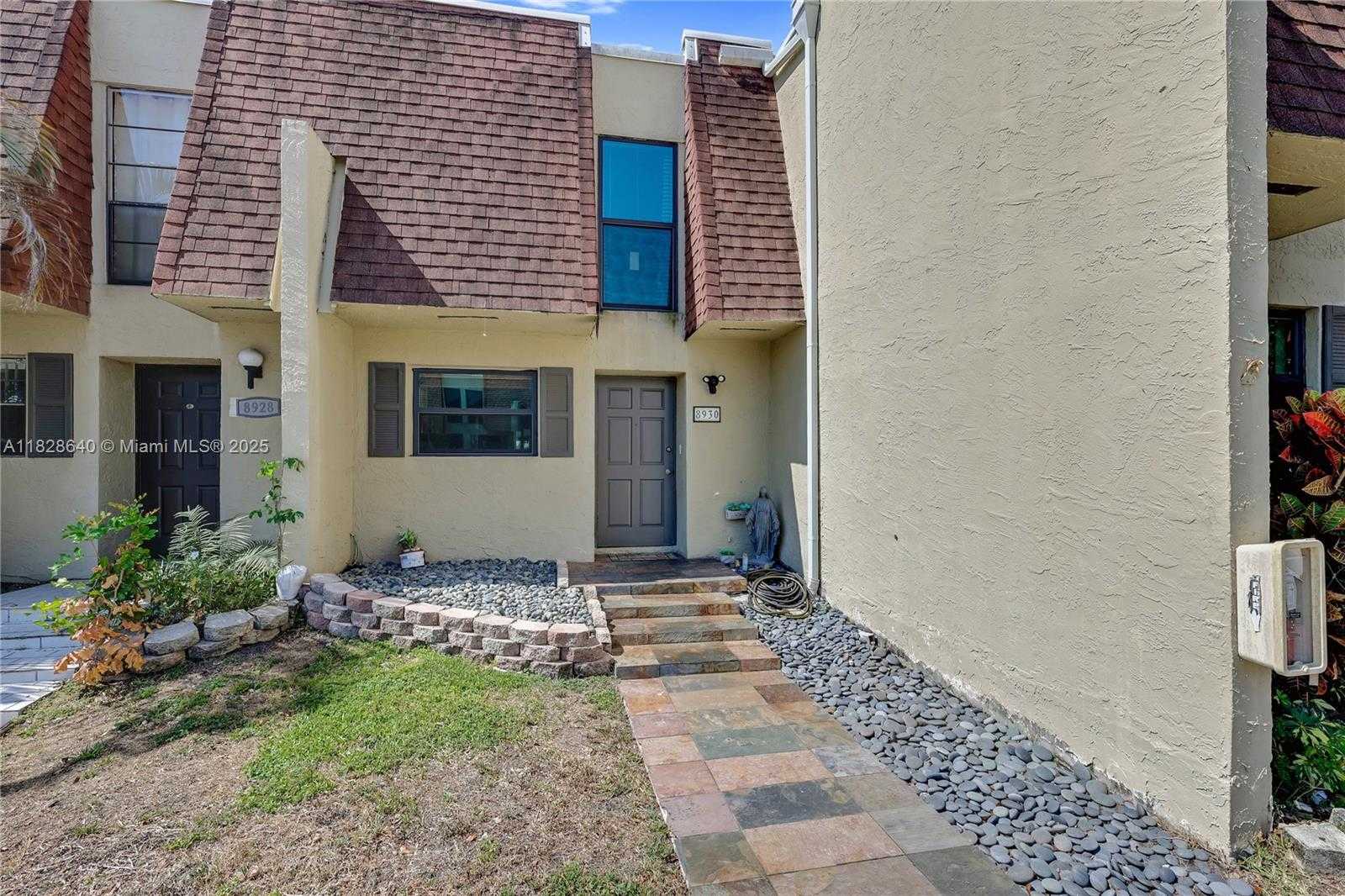 Small Image of Pembroke Pines Number 21