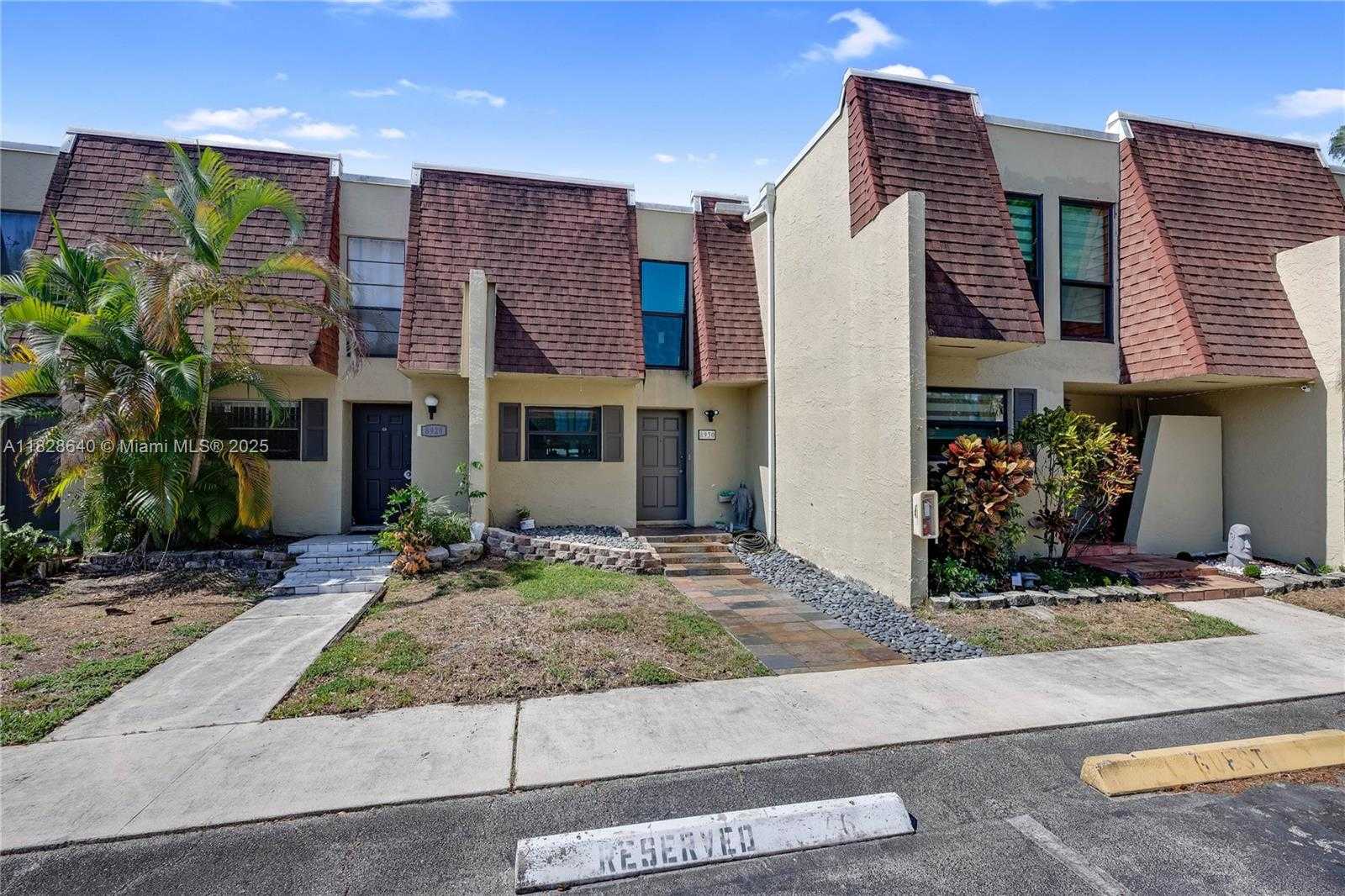 Small Image of Pembroke Pines Number 22