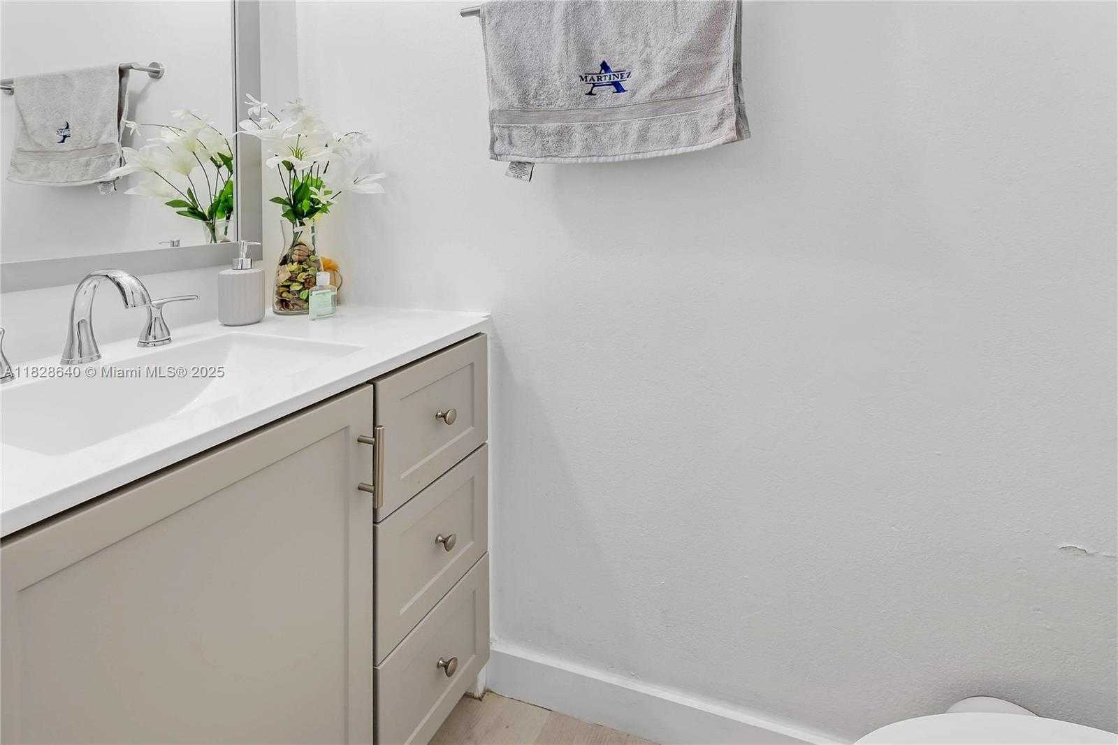 Small Image of Pembroke Pines Number 9