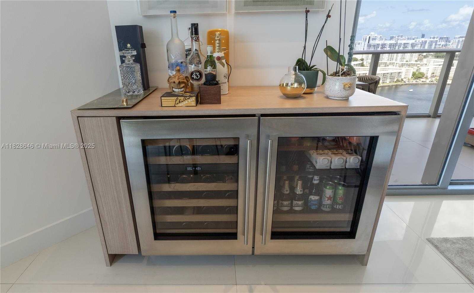 Small Image of 17301 BISCAYNE BLVD #2102, North Miami Beach Number 13