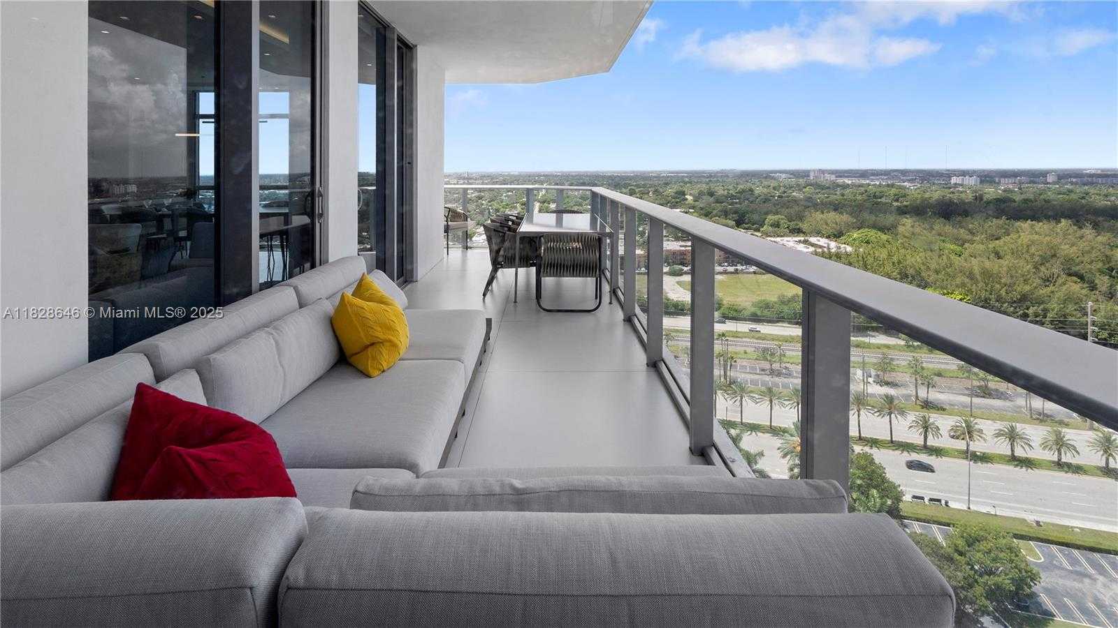 Small Image of 17301 BISCAYNE BLVD #2102, North Miami Beach Number 15