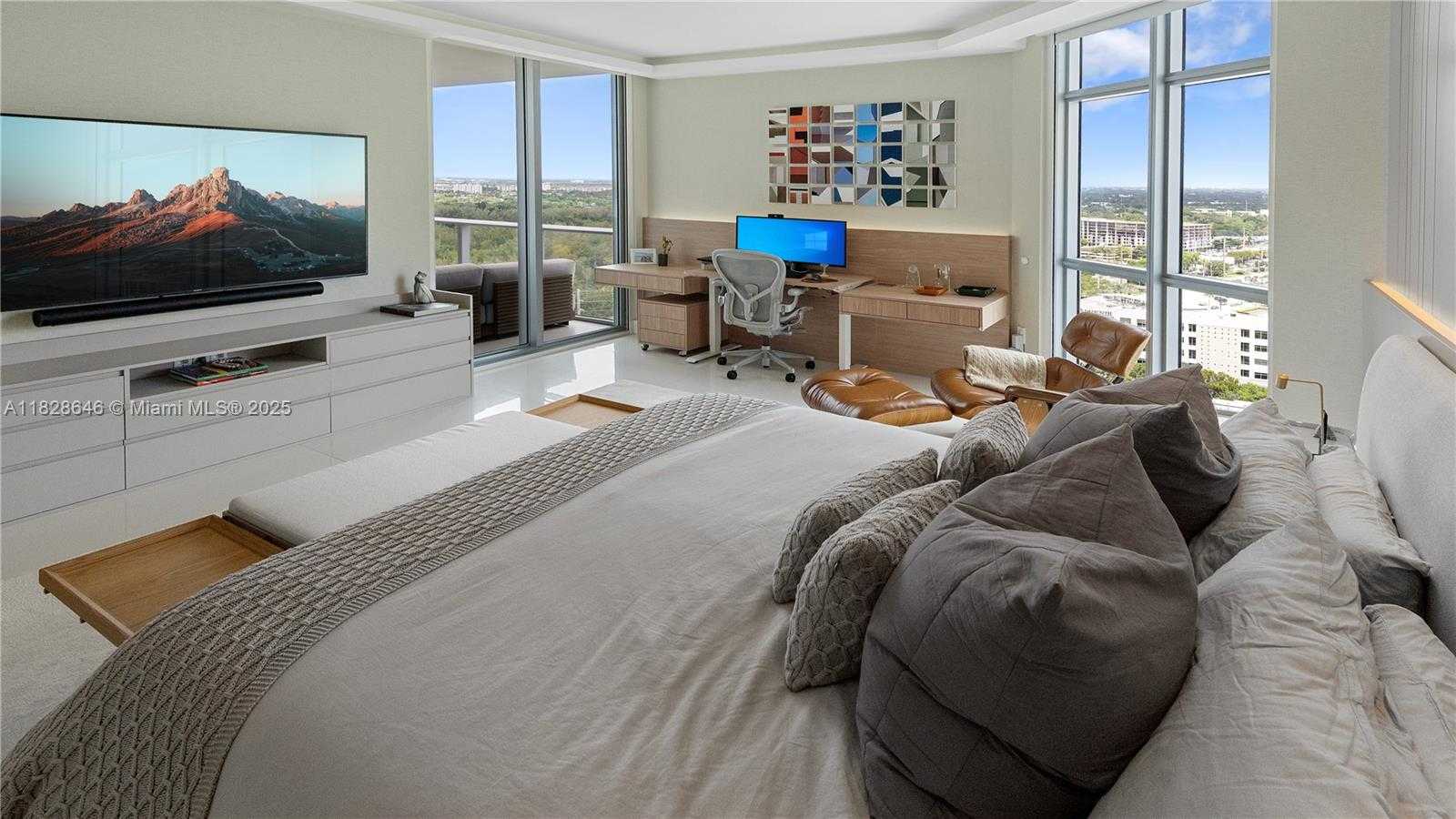 Small Image of 17301 BISCAYNE BLVD #2102, North Miami Beach Number 17