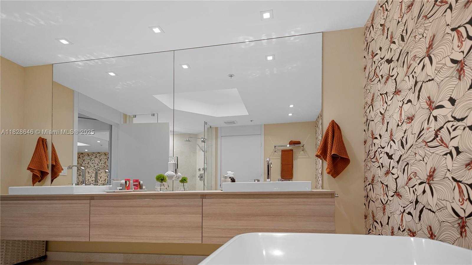 Small Image of 17301 BISCAYNE BLVD #2102, North Miami Beach Number 20