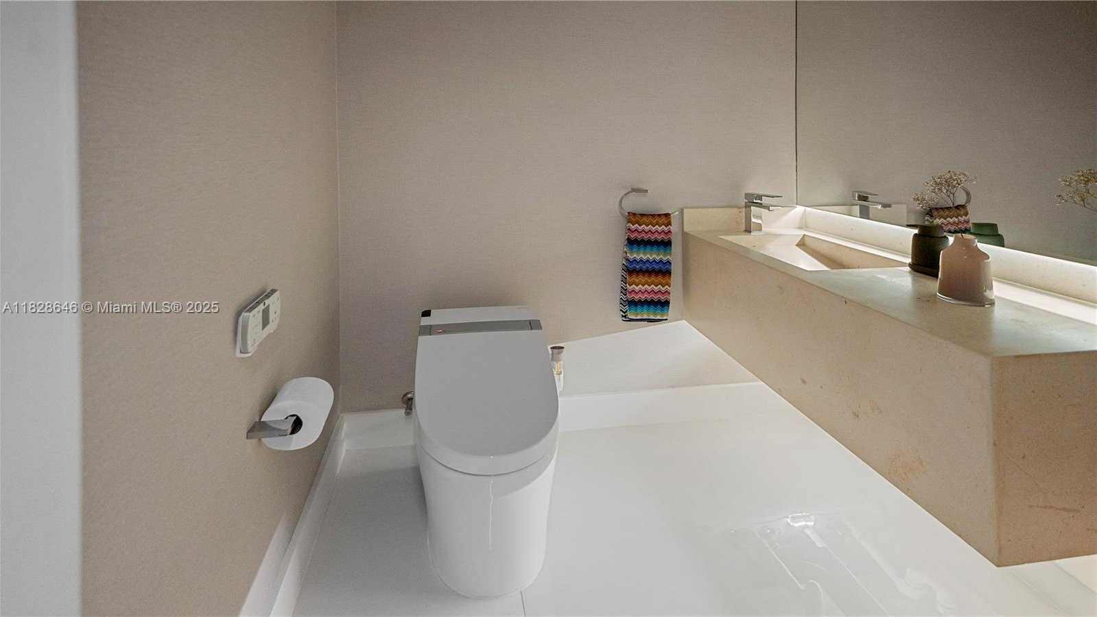 Small Image of 17301 BISCAYNE BLVD #2102, North Miami Beach Number 23