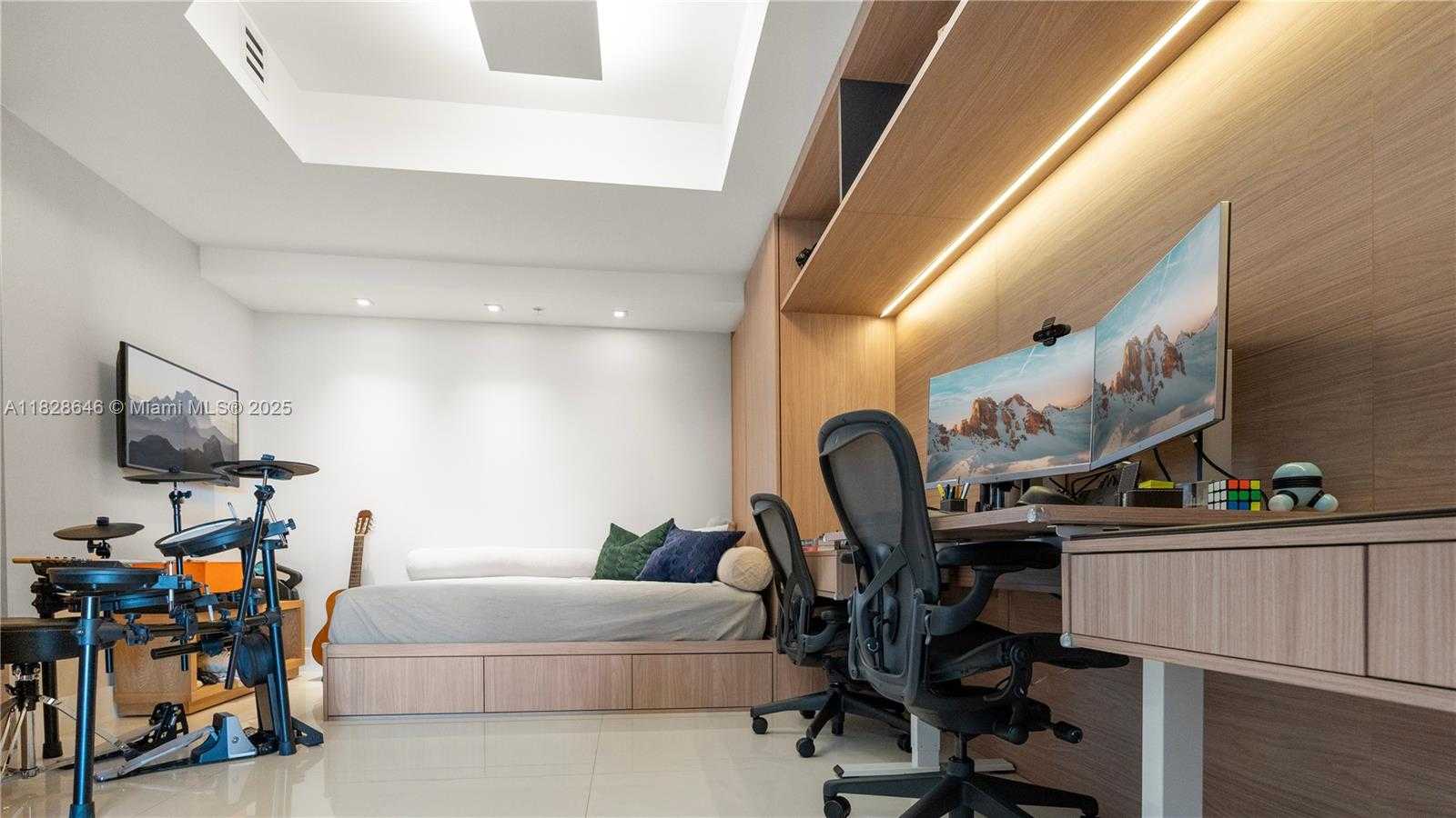 Small Image of 17301 BISCAYNE BLVD #2102, North Miami Beach Number 28