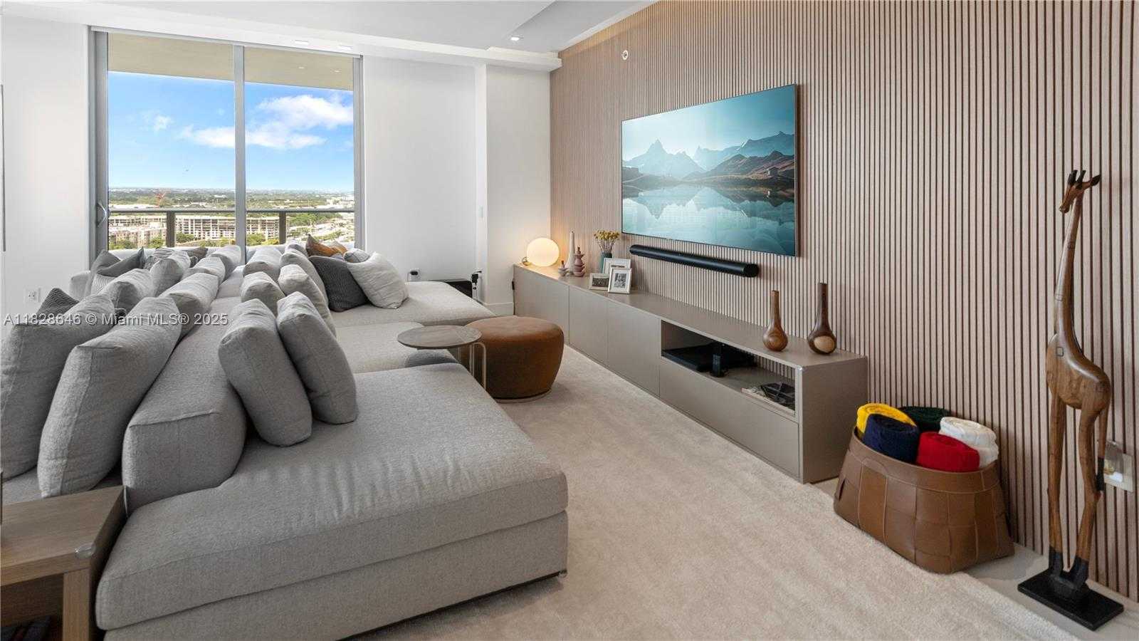 Small Image of 17301 BISCAYNE BLVD #2102, North Miami Beach Number 3