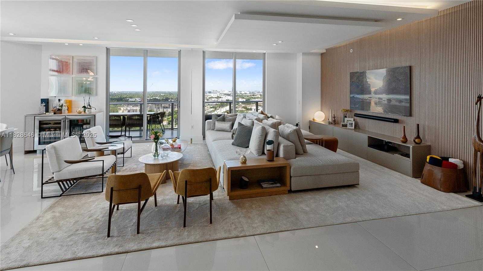 Small Image of 17301 BISCAYNE BLVD #2102, North Miami Beach Number 7