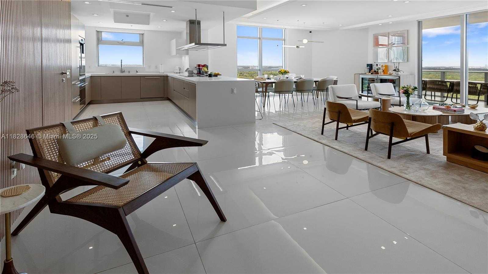 Small Image of 17301 BISCAYNE BLVD #2102, North Miami Beach Number 8