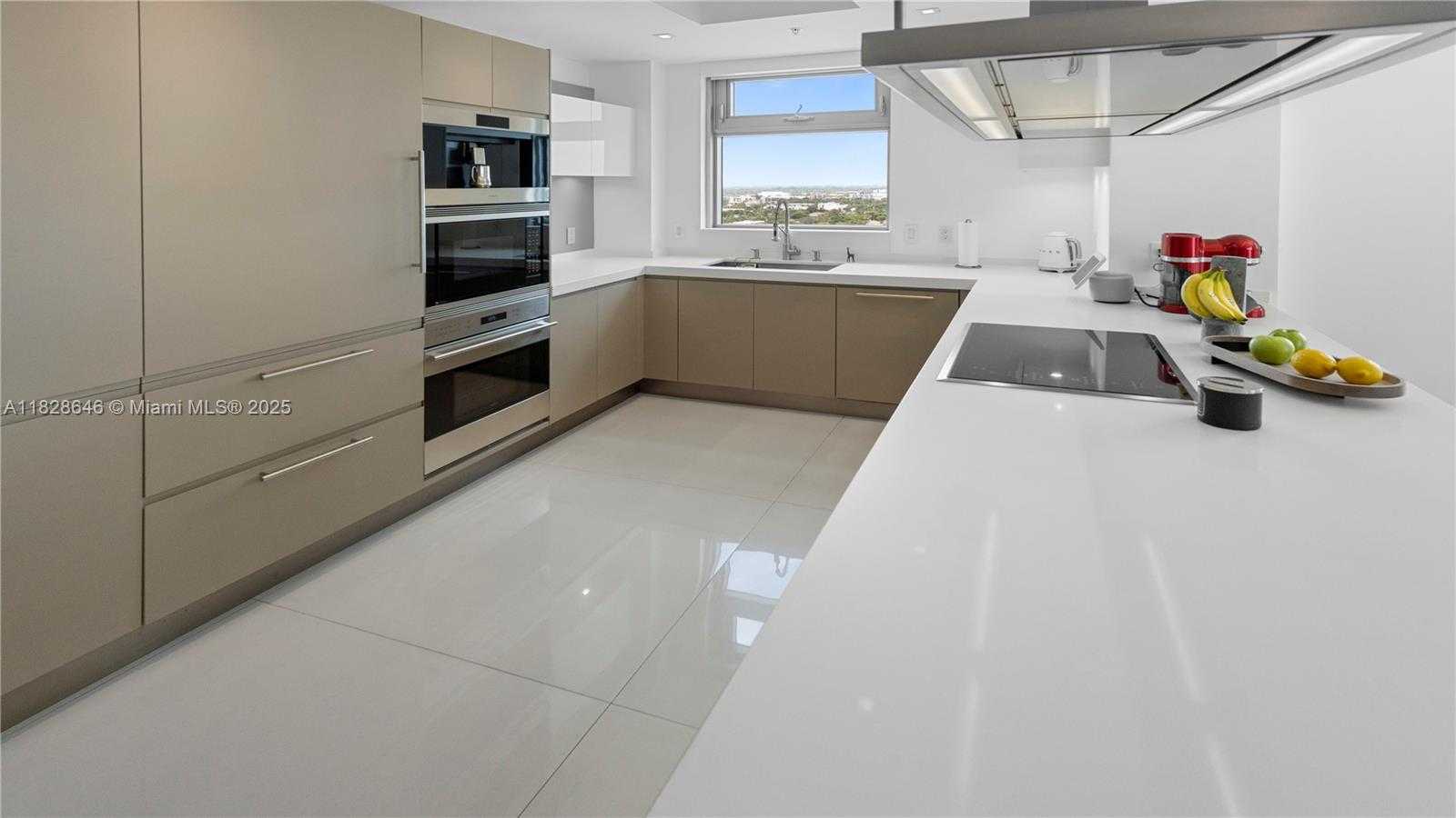 Small Image of 17301 BISCAYNE BLVD #2102, North Miami Beach Number 9