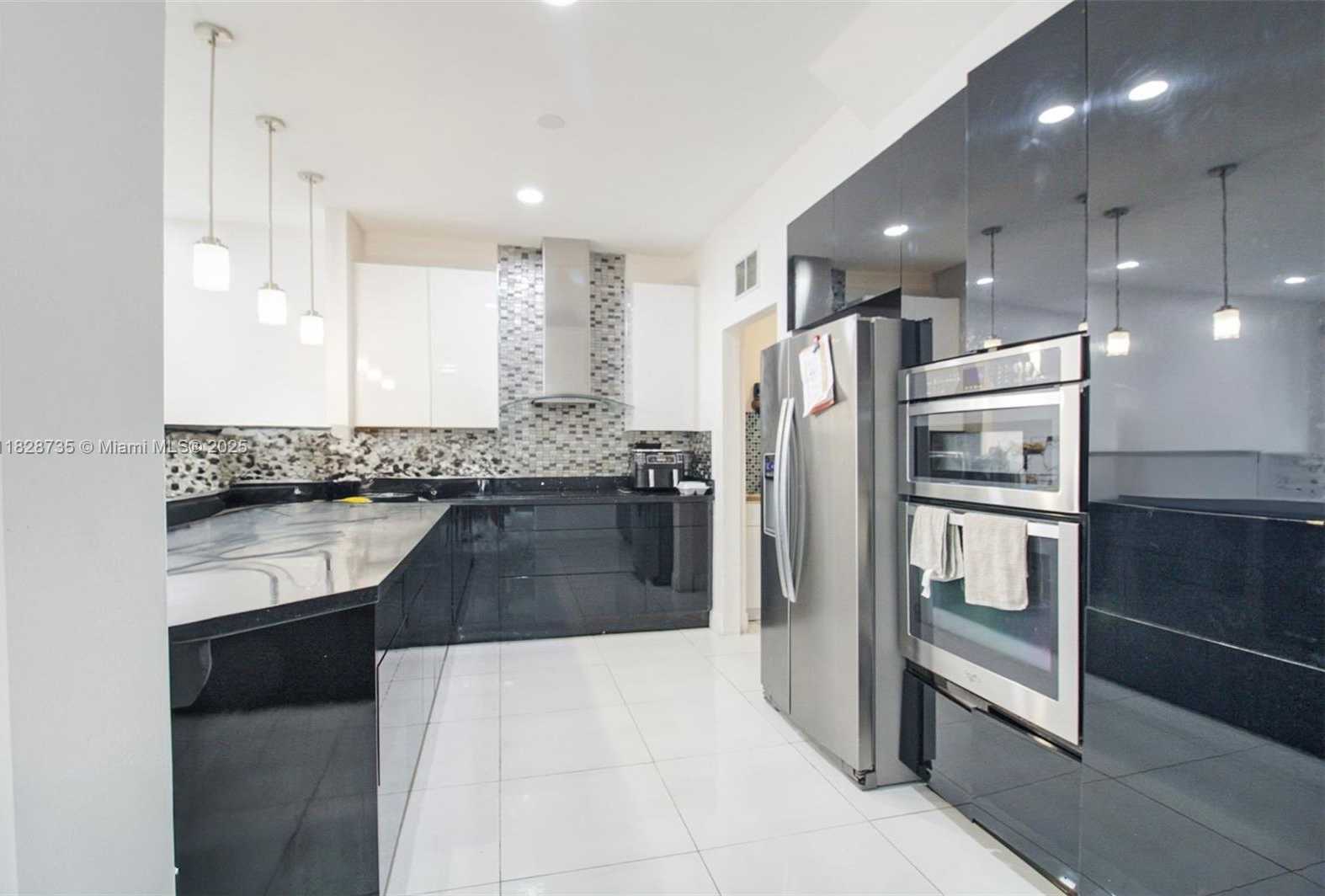 Small Image of 8159 NORTH WEST 116TH CT, Doral Number 17