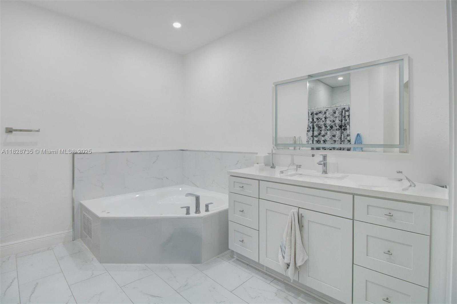 Small Image of 8159 NORTH WEST 116TH CT, Doral Number 25