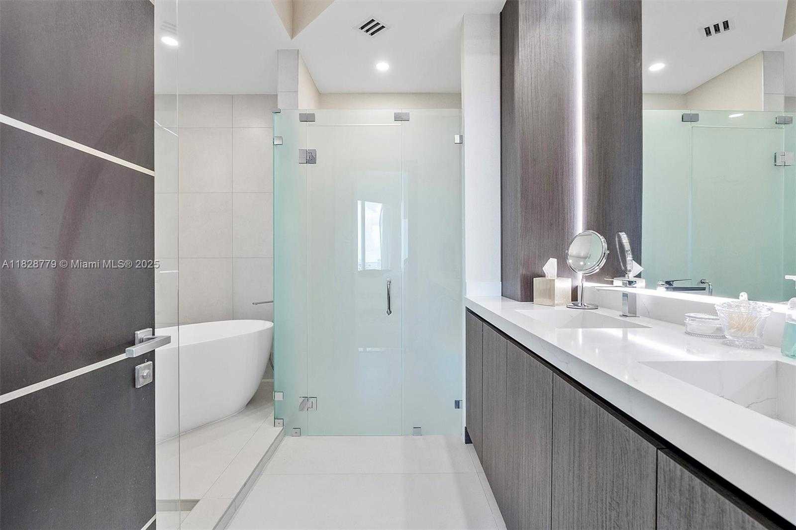 Small Image of 900 BRICKELL KEY BLVD #3103, Miami Number 22