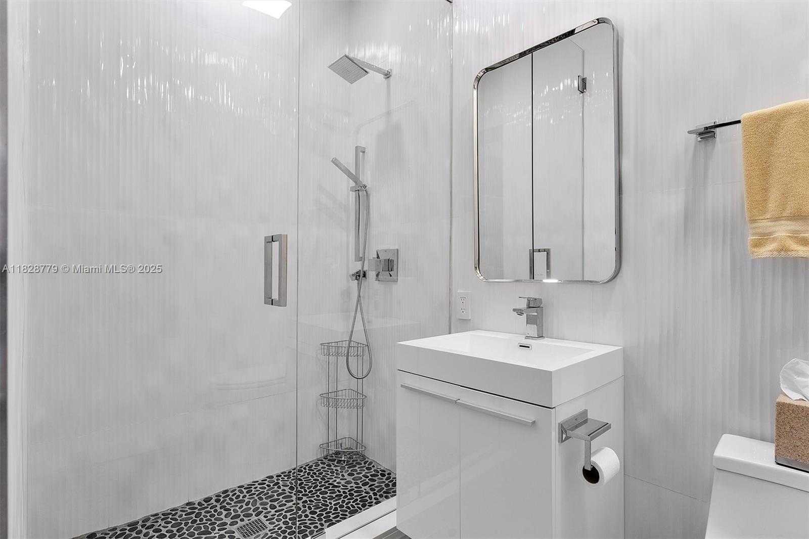 Small Image of 900 BRICKELL KEY BLVD #3103, Miami Number 25