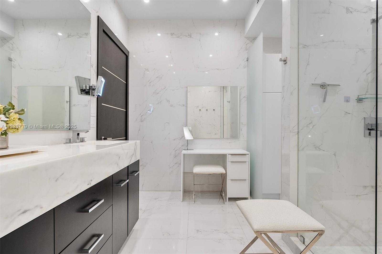 Small Image of 900 BRICKELL KEY BLVD #3103, Miami Number 31