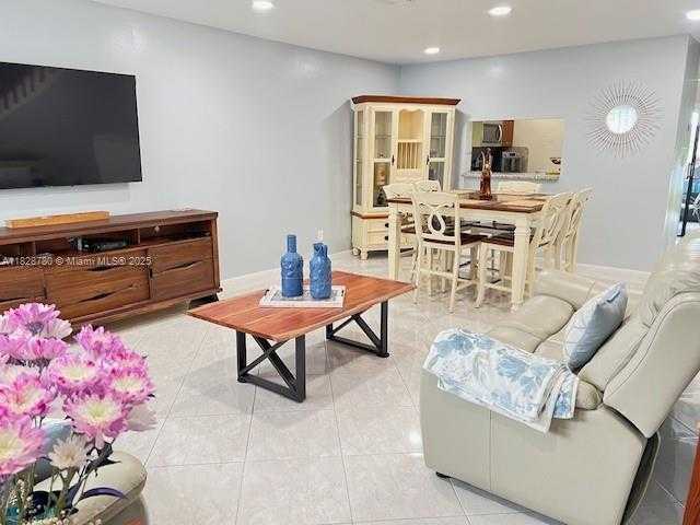 Small Image of 905 NORTH WEST 107TH AVE, Pembroke Pines Number 4
