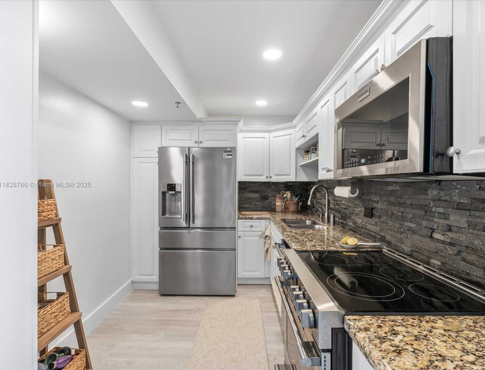 Small Image of 20505 EAST COUNTRY CLUB DR #PH36, Aventura Number 21