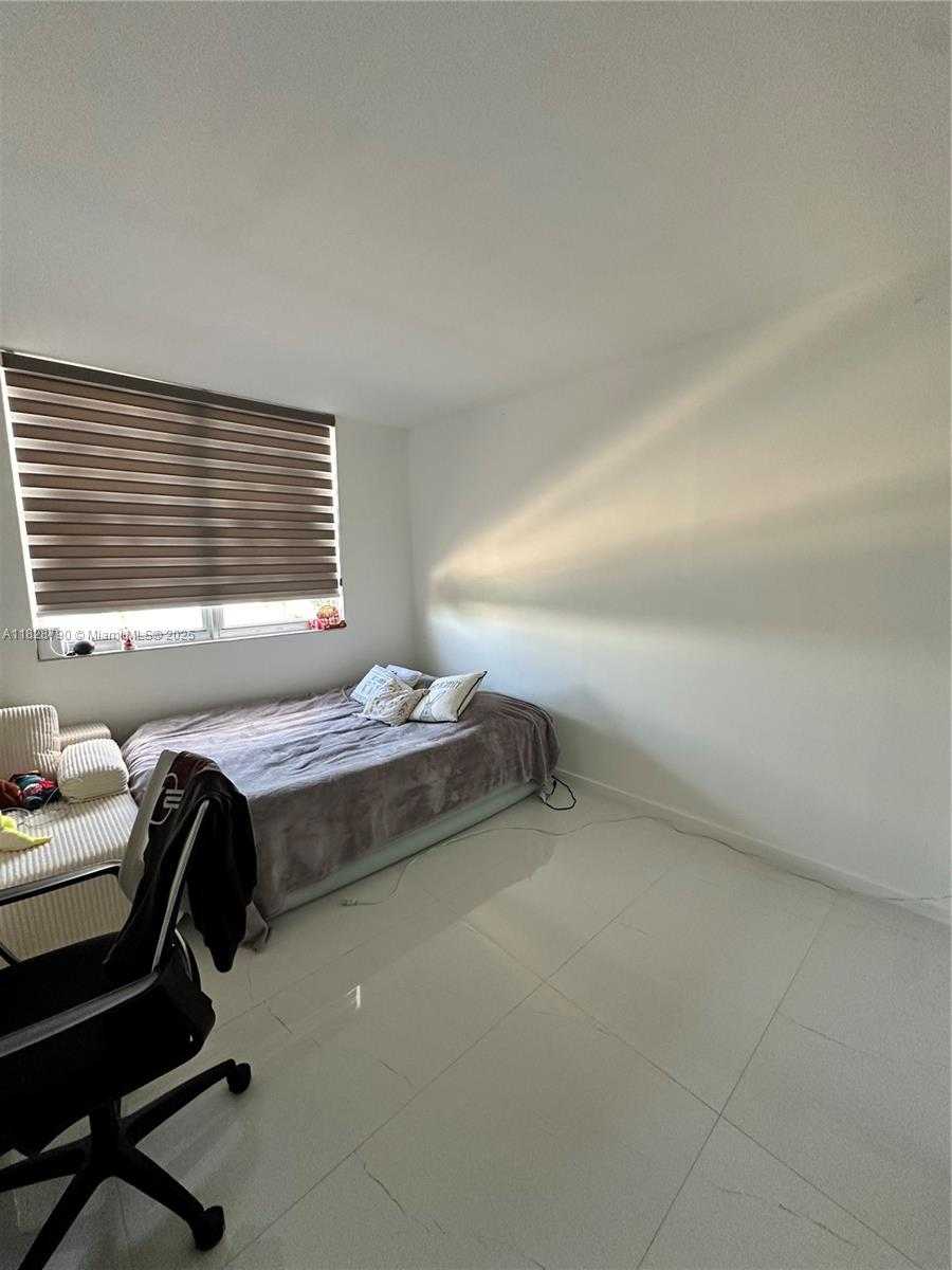 Small Image of 300 BAYVIEW DR #210, Sunny Isles Beach Number 10