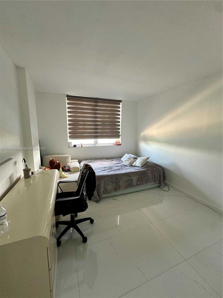 Small Image of 300 BAYVIEW DR #210, Sunny Isles Beach Number 11