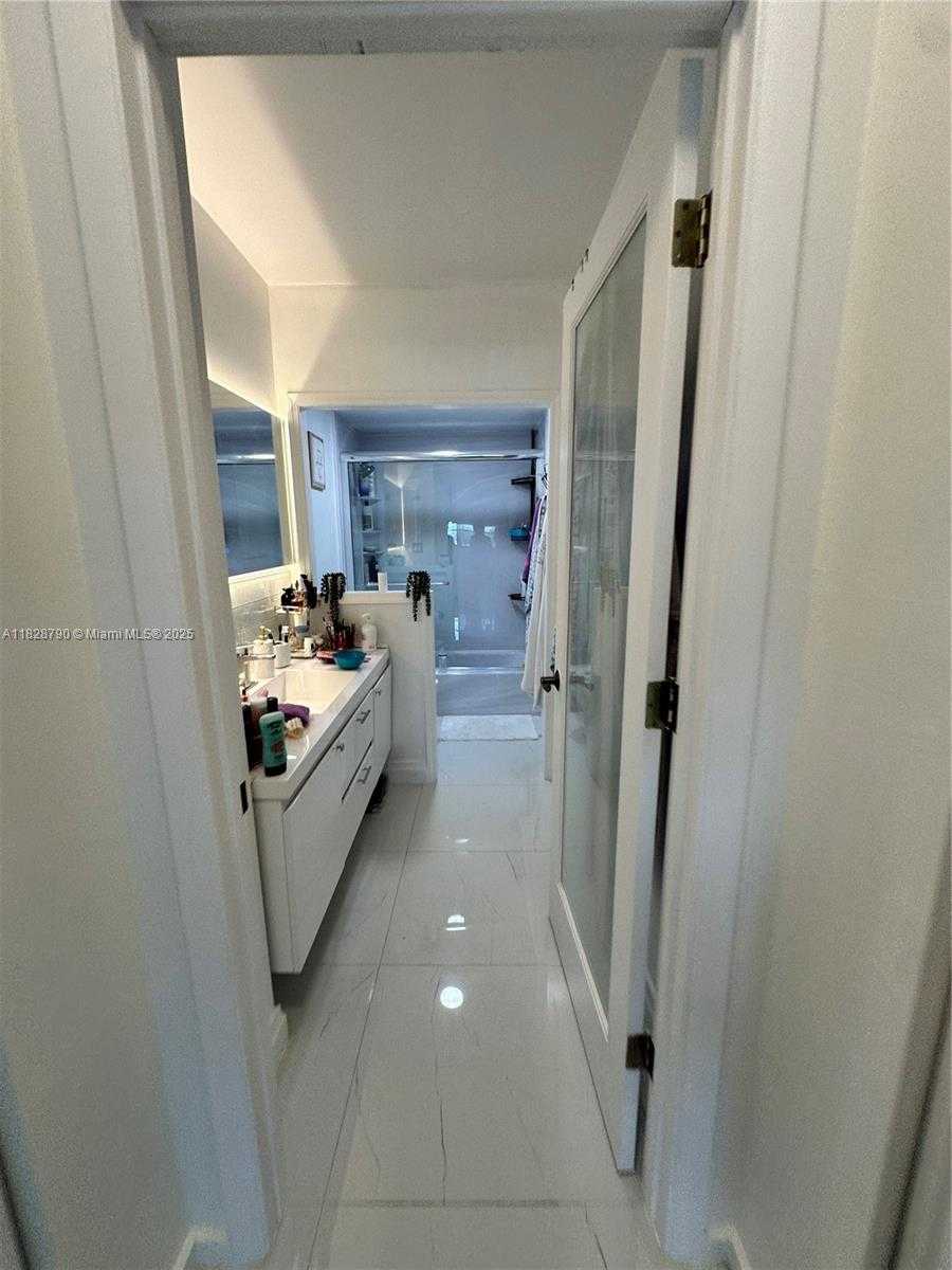Small Image of 300 BAYVIEW DR #210, Sunny Isles Beach Number 14