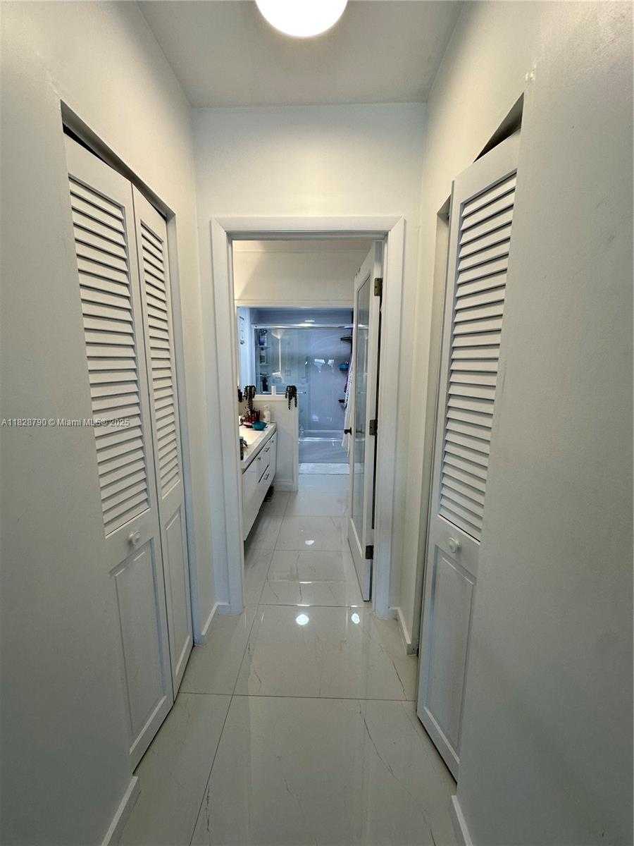 Small Image of 300 BAYVIEW DR #210, Sunny Isles Beach Number 15