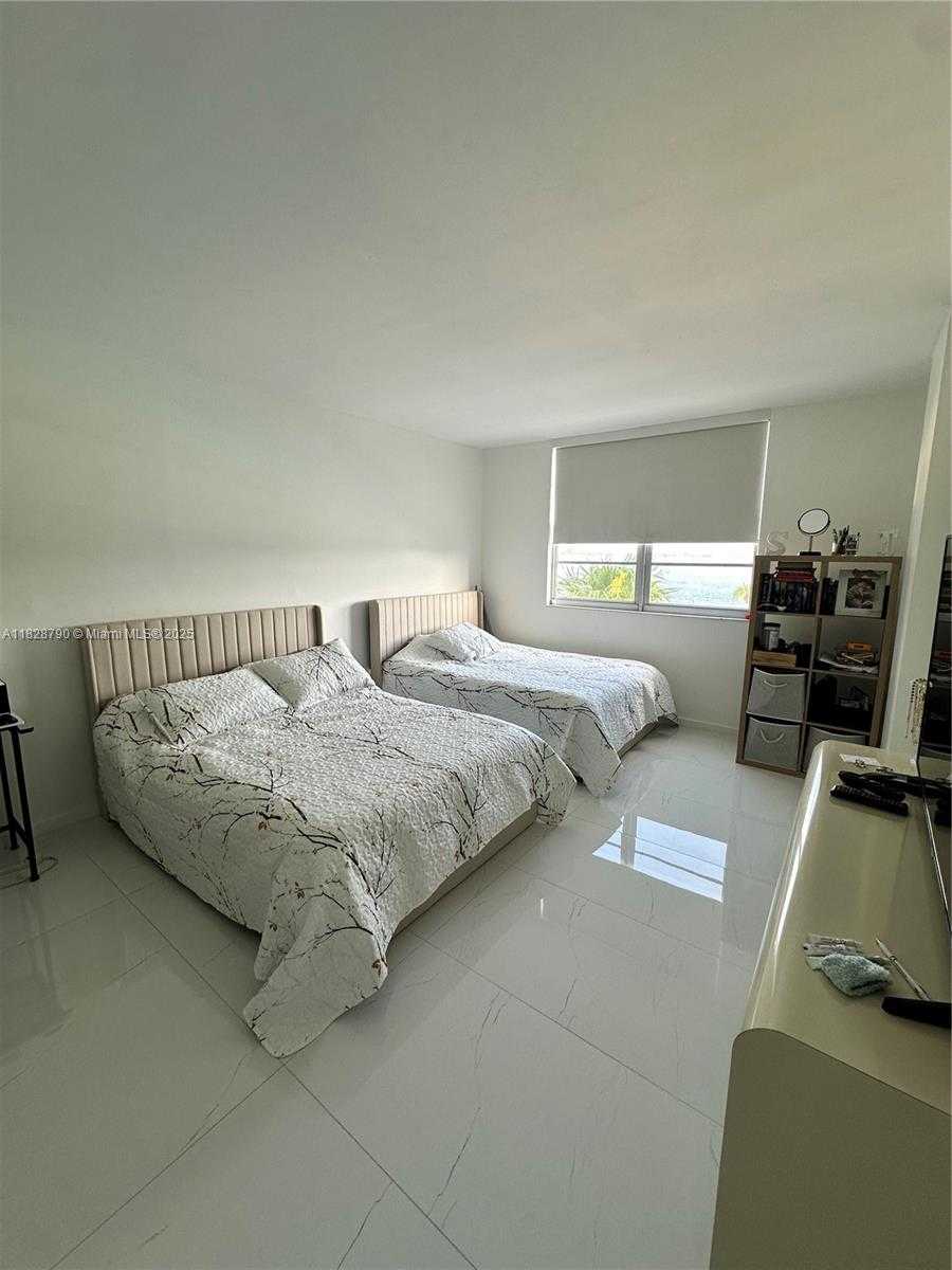 Small Image of 300 BAYVIEW DR #210, Sunny Isles Beach Number 18