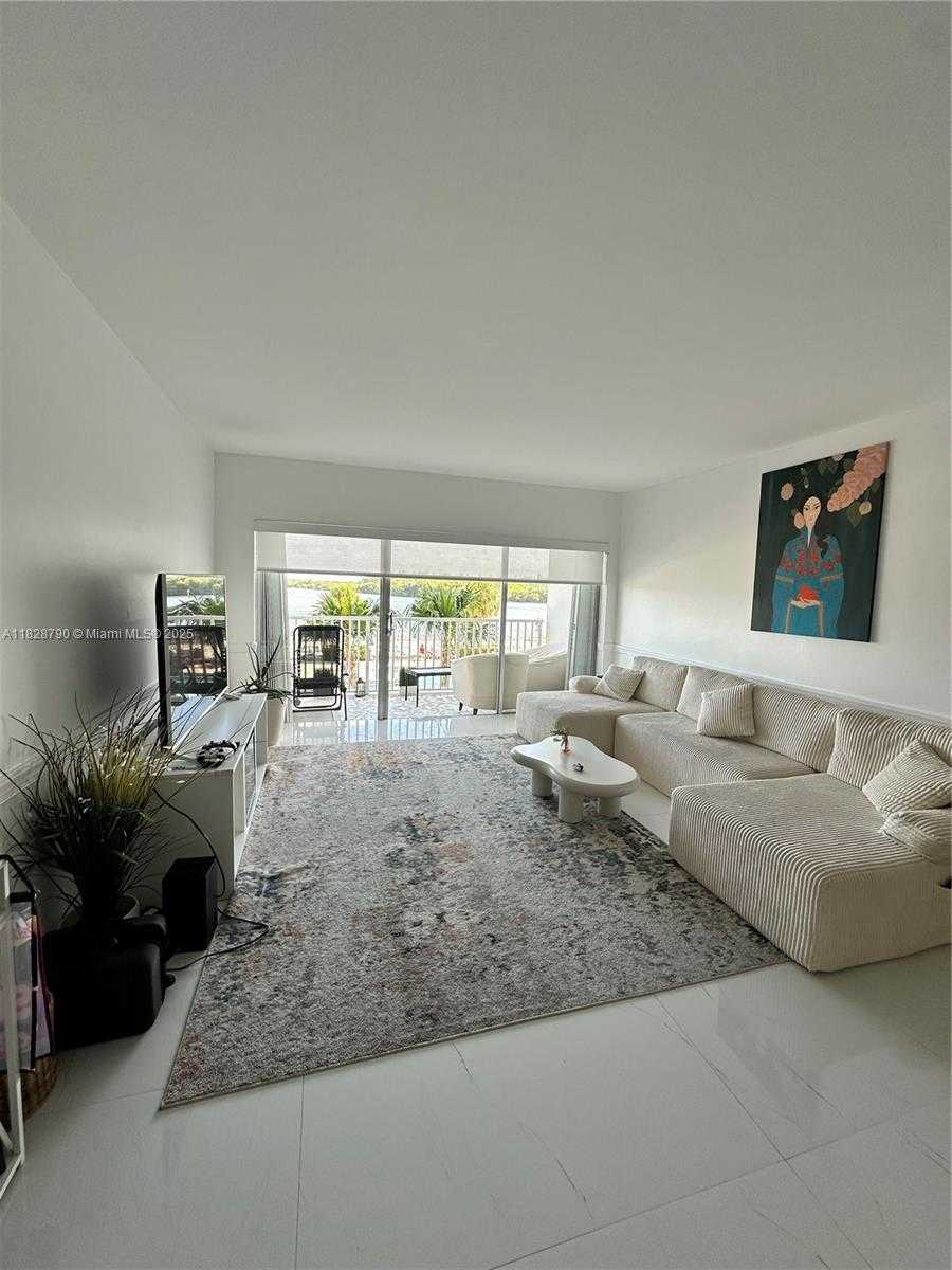 Small Image of 300 BAYVIEW DR #210, Sunny Isles Beach Number 19
