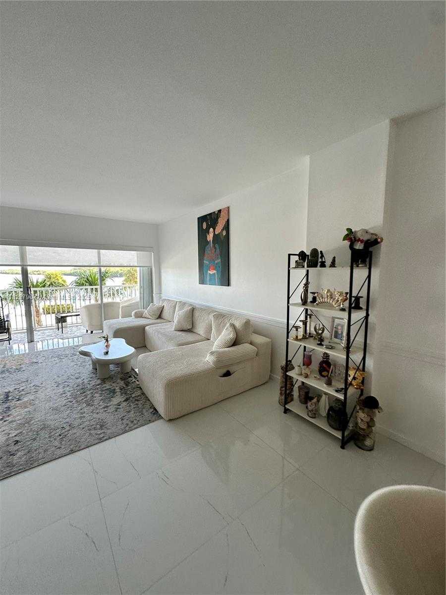 Small Image of 300 BAYVIEW DR #210, Sunny Isles Beach Number 26