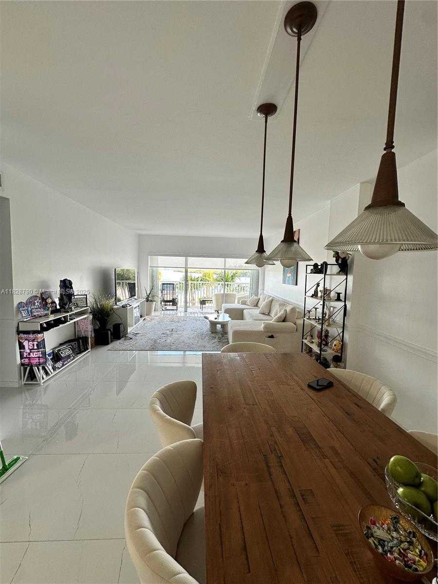 Small Image of 300 BAYVIEW DR #210, Sunny Isles Beach Number 28