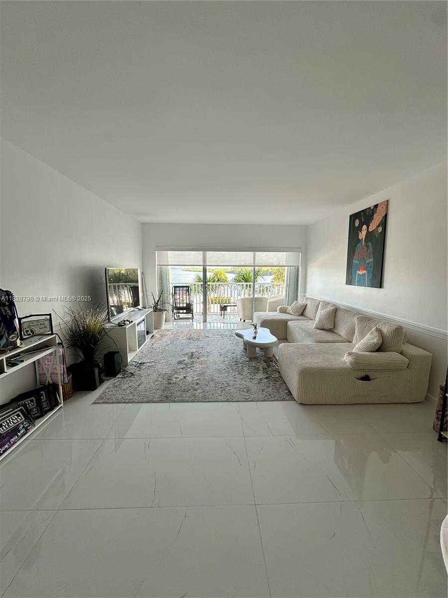 Small Image of 300 BAYVIEW DR #210, Sunny Isles Beach Number 29