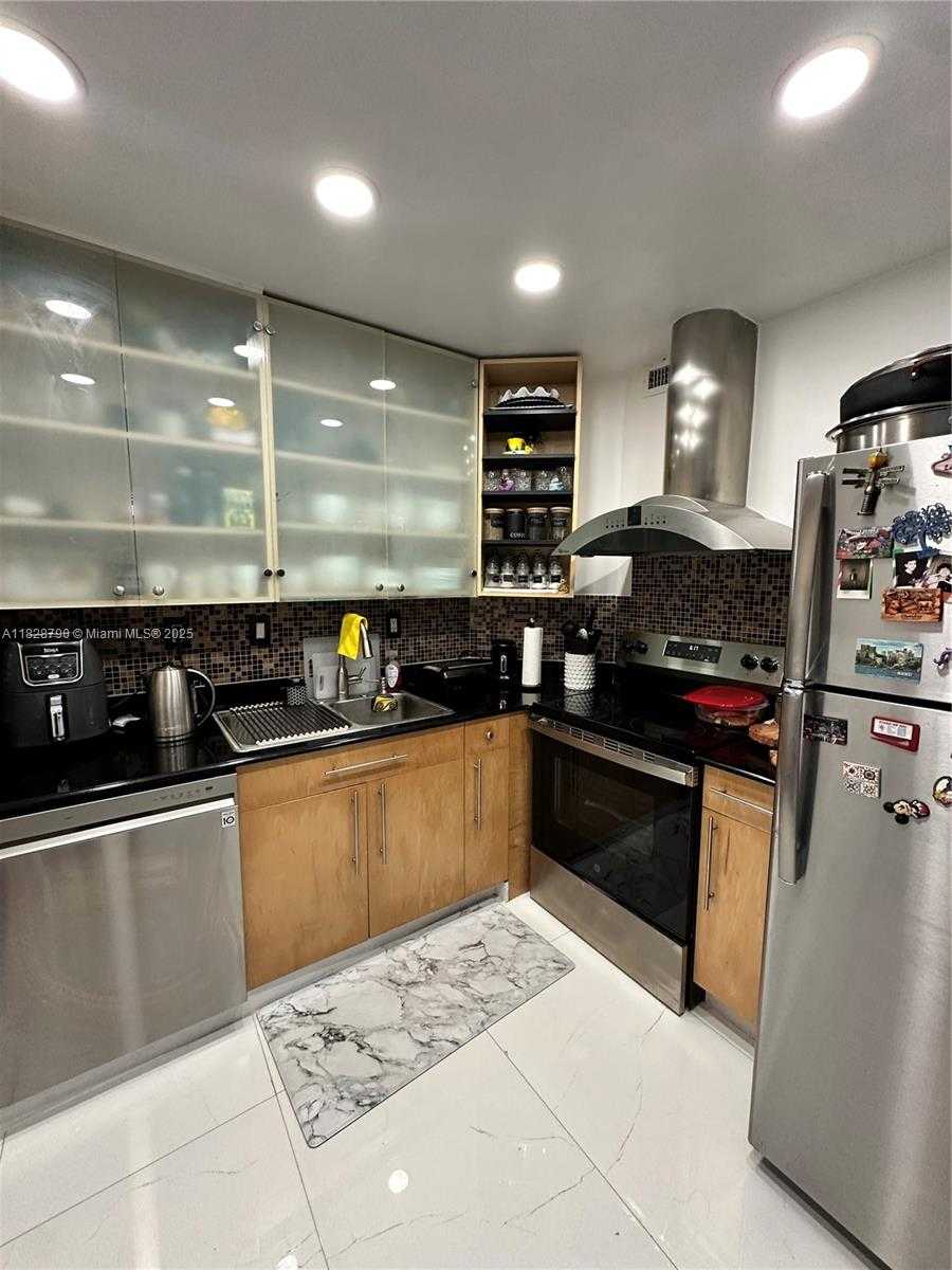 Small Image of 300 BAYVIEW DR #210, Sunny Isles Beach Number 32