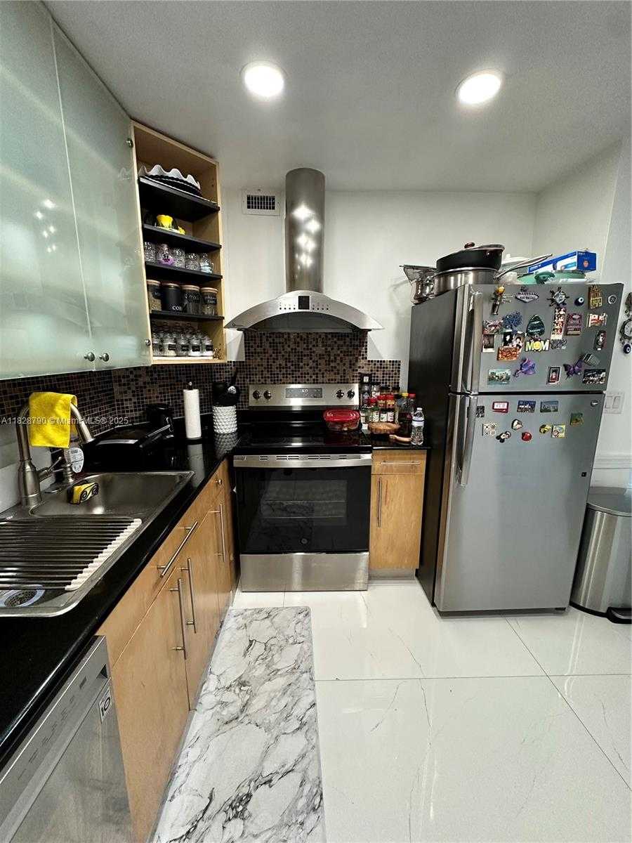 Small Image of 300 BAYVIEW DR #210, Sunny Isles Beach Number 34