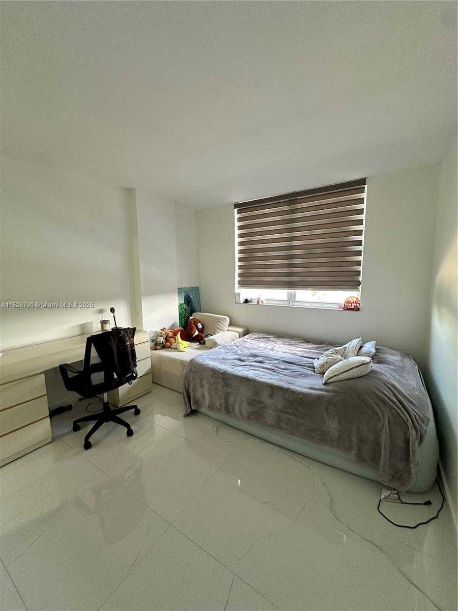Small Image of 300 BAYVIEW DR #210, Sunny Isles Beach Number 9