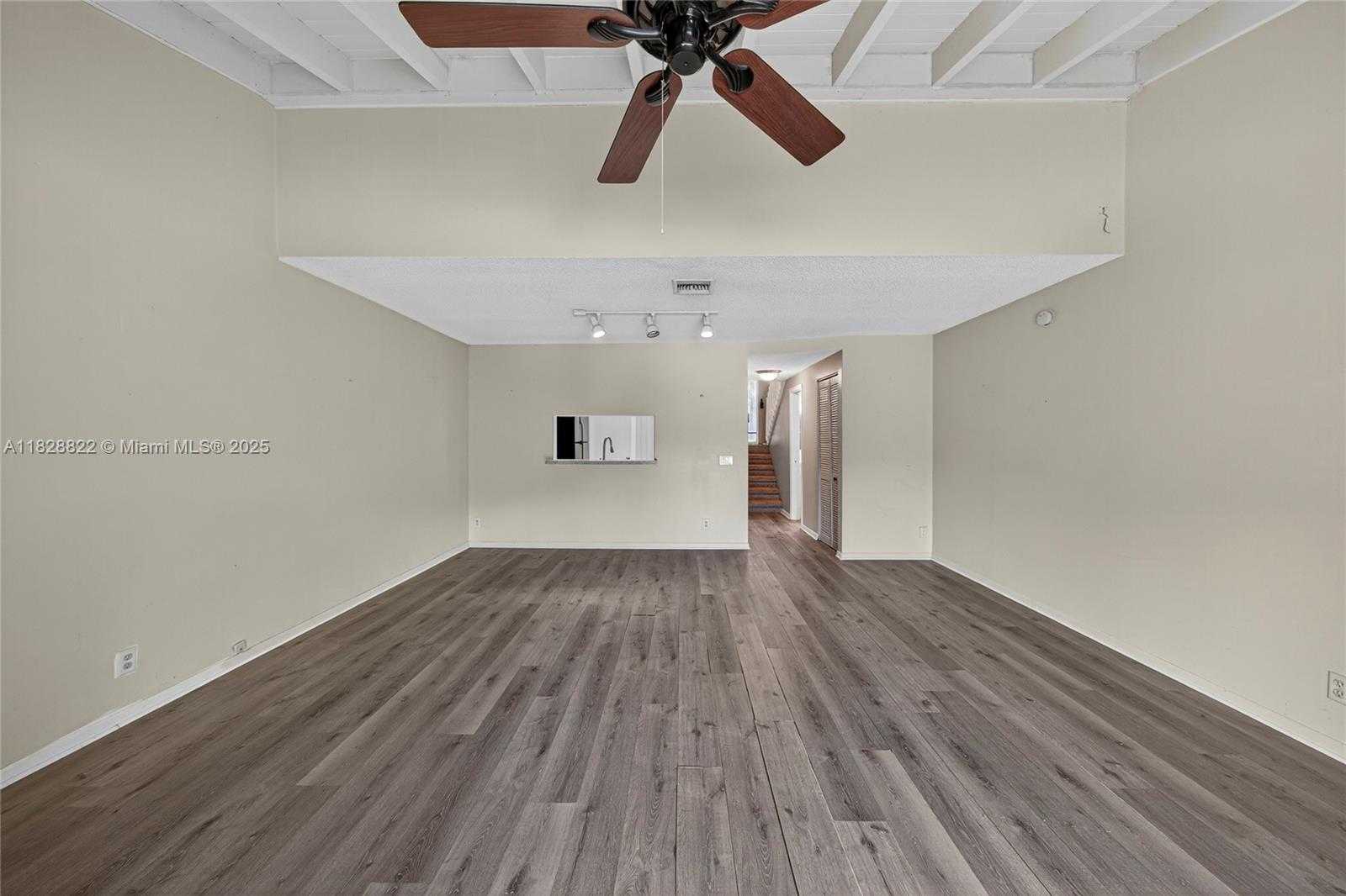 Small Image of 9086 VINEYARD LAKE DR, Plantation Number 12
