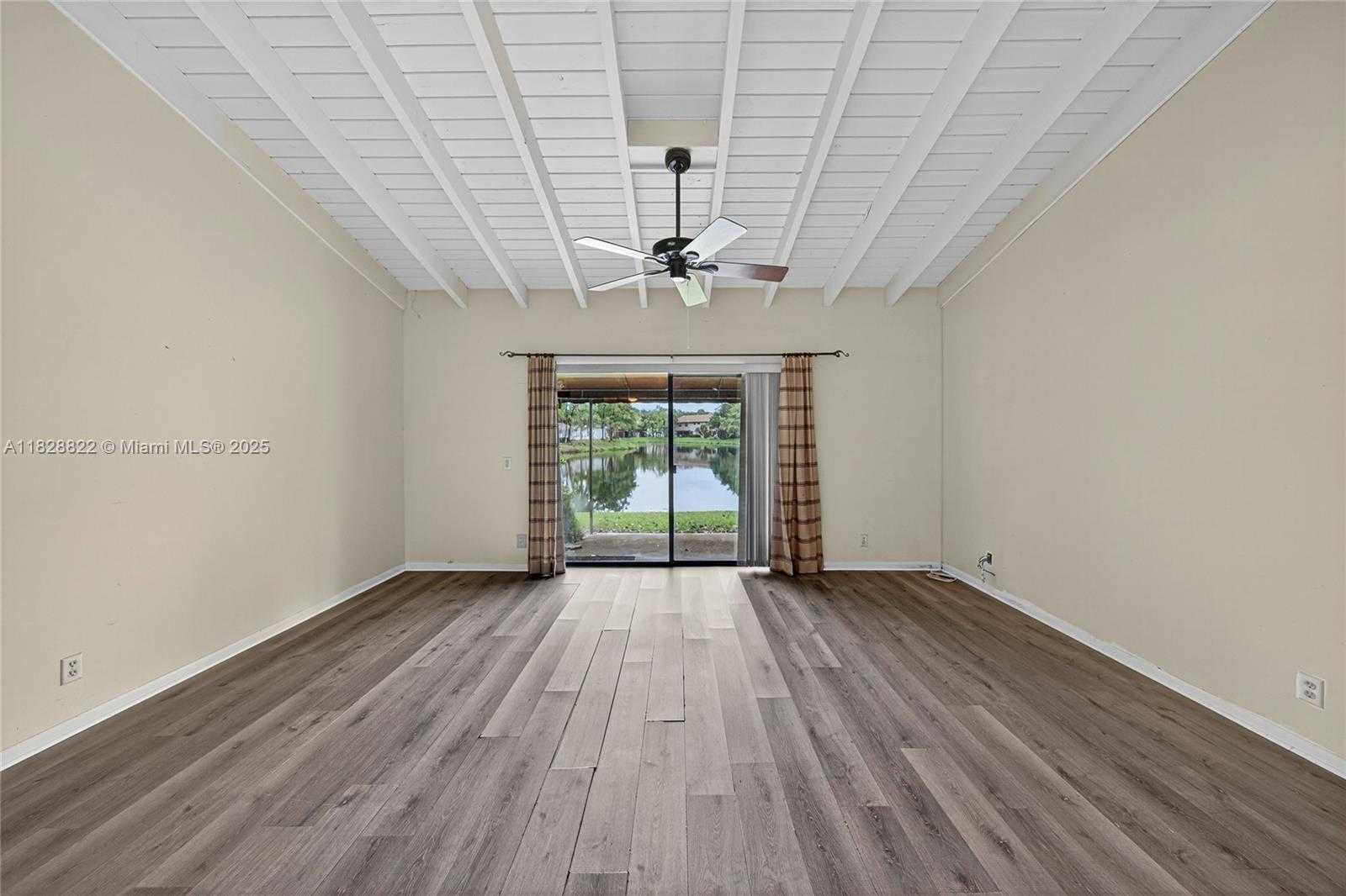 Small Image of 9086 VINEYARD LAKE DR, Plantation Number 14