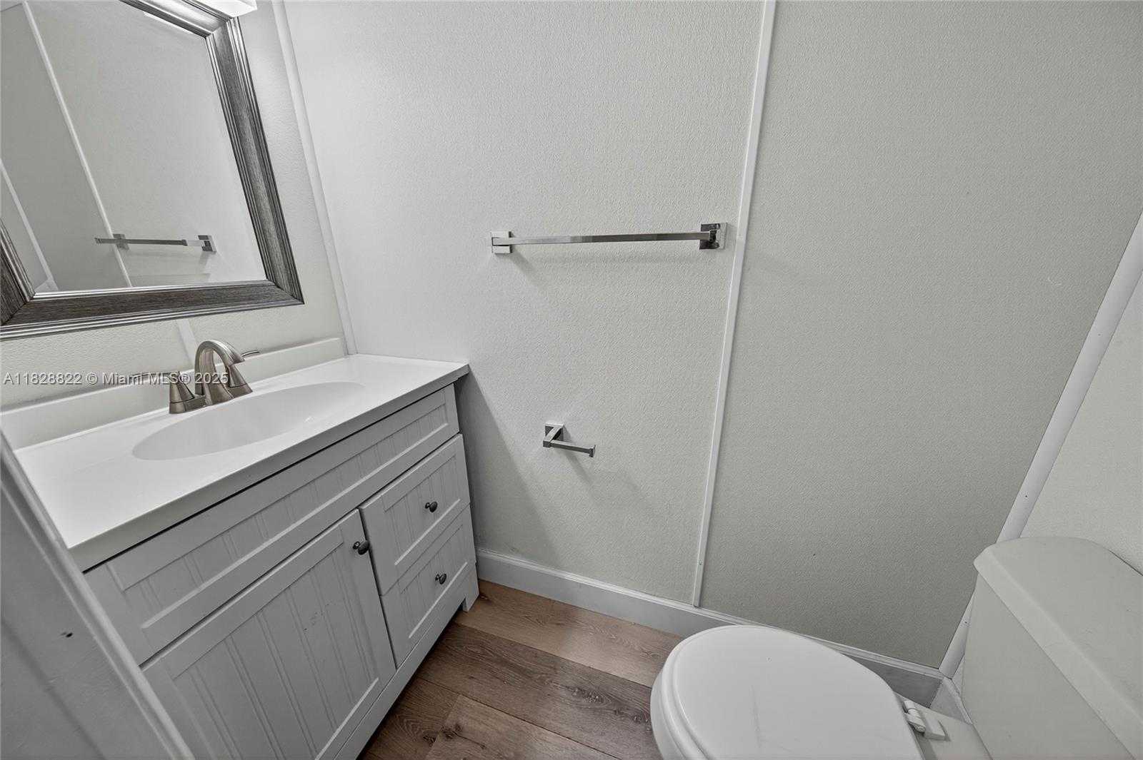 Small Image of 9086 VINEYARD LAKE DR, Plantation Number 17