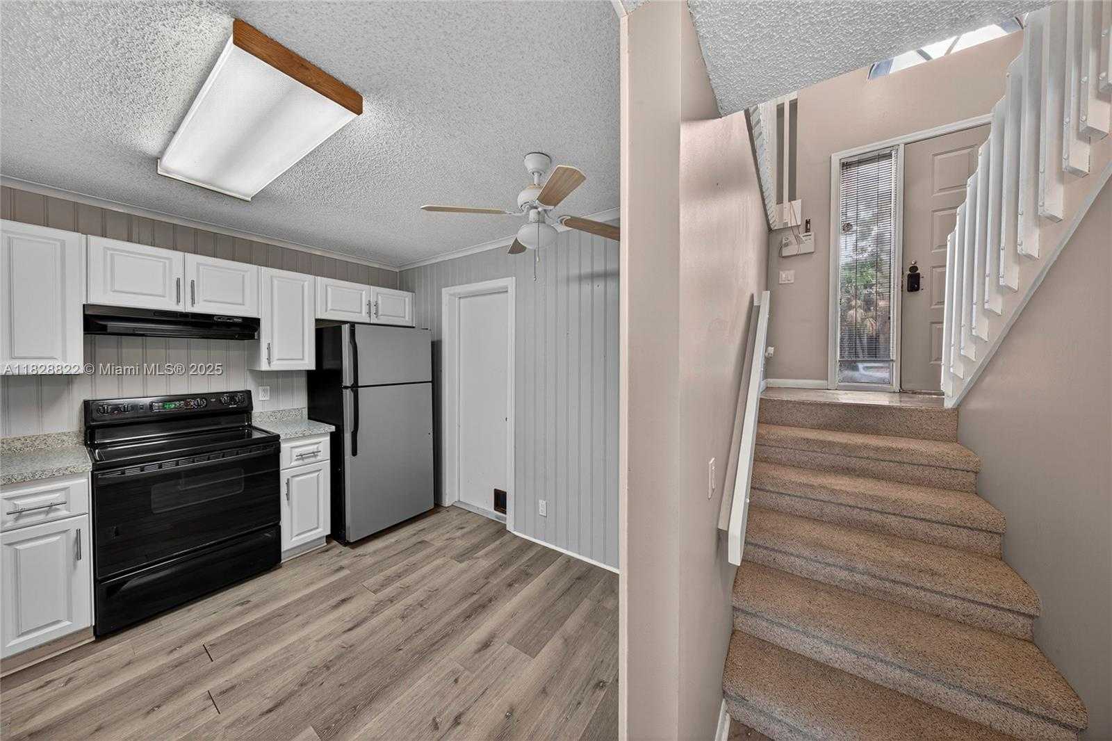 Small Image of 9086 VINEYARD LAKE DR, Plantation Number 18