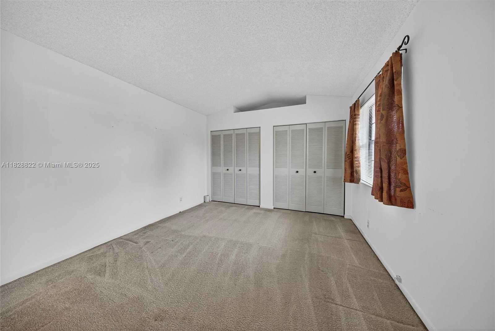Small Image of 9086 VINEYARD LAKE DR, Plantation Number 22