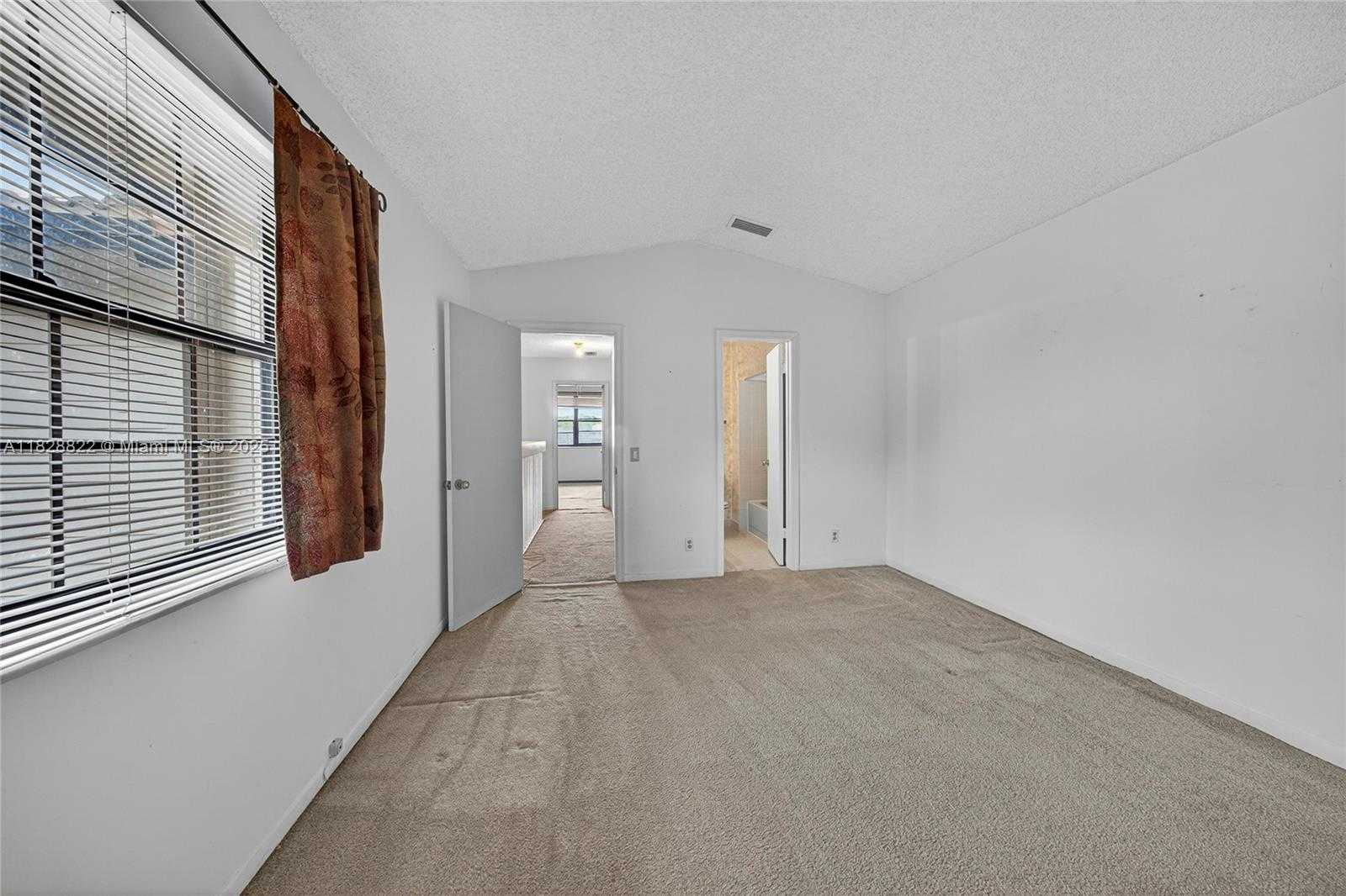 Small Image of 9086 VINEYARD LAKE DR, Plantation Number 26