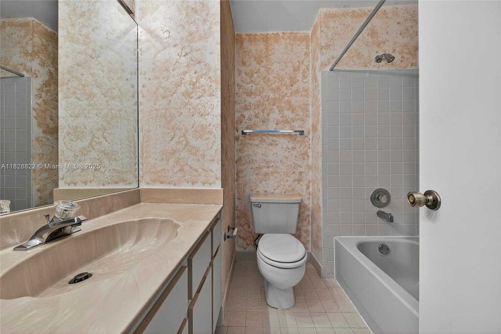 Small Image of 9086 VINEYARD LAKE DR, Plantation Number 27