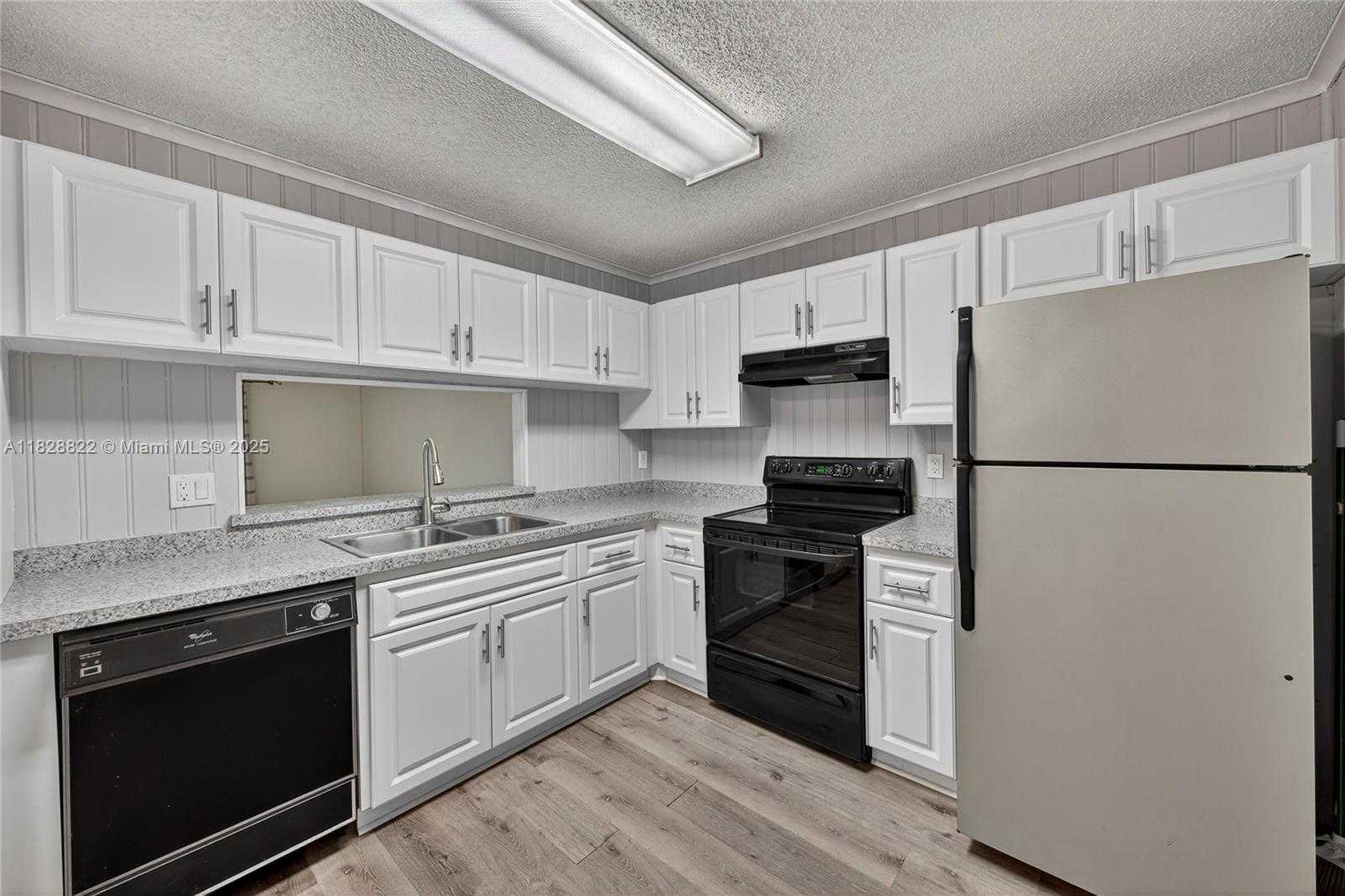 Small Image of 9086 VINEYARD LAKE DR, Plantation Number 3
