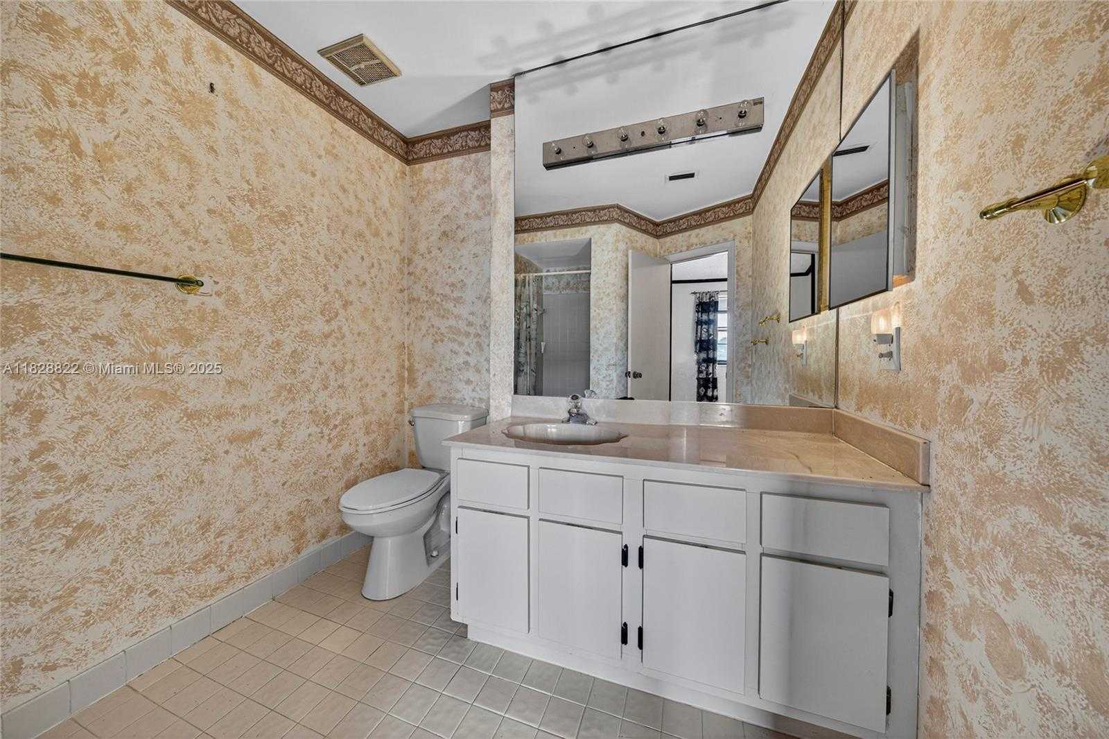 Small Image of 9086 VINEYARD LAKE DR, Plantation Number 33