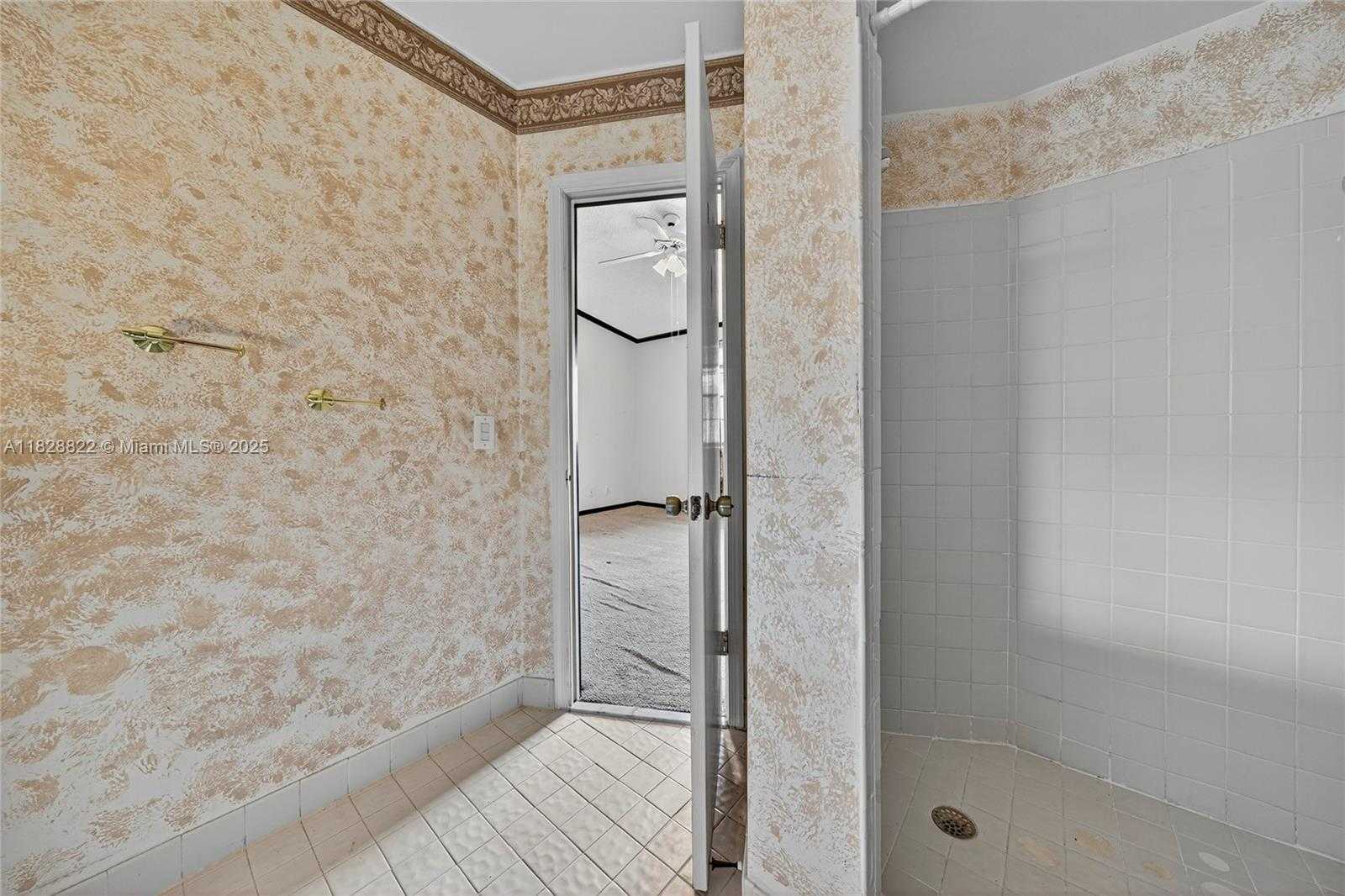 Small Image of 9086 VINEYARD LAKE DR, Plantation Number 34