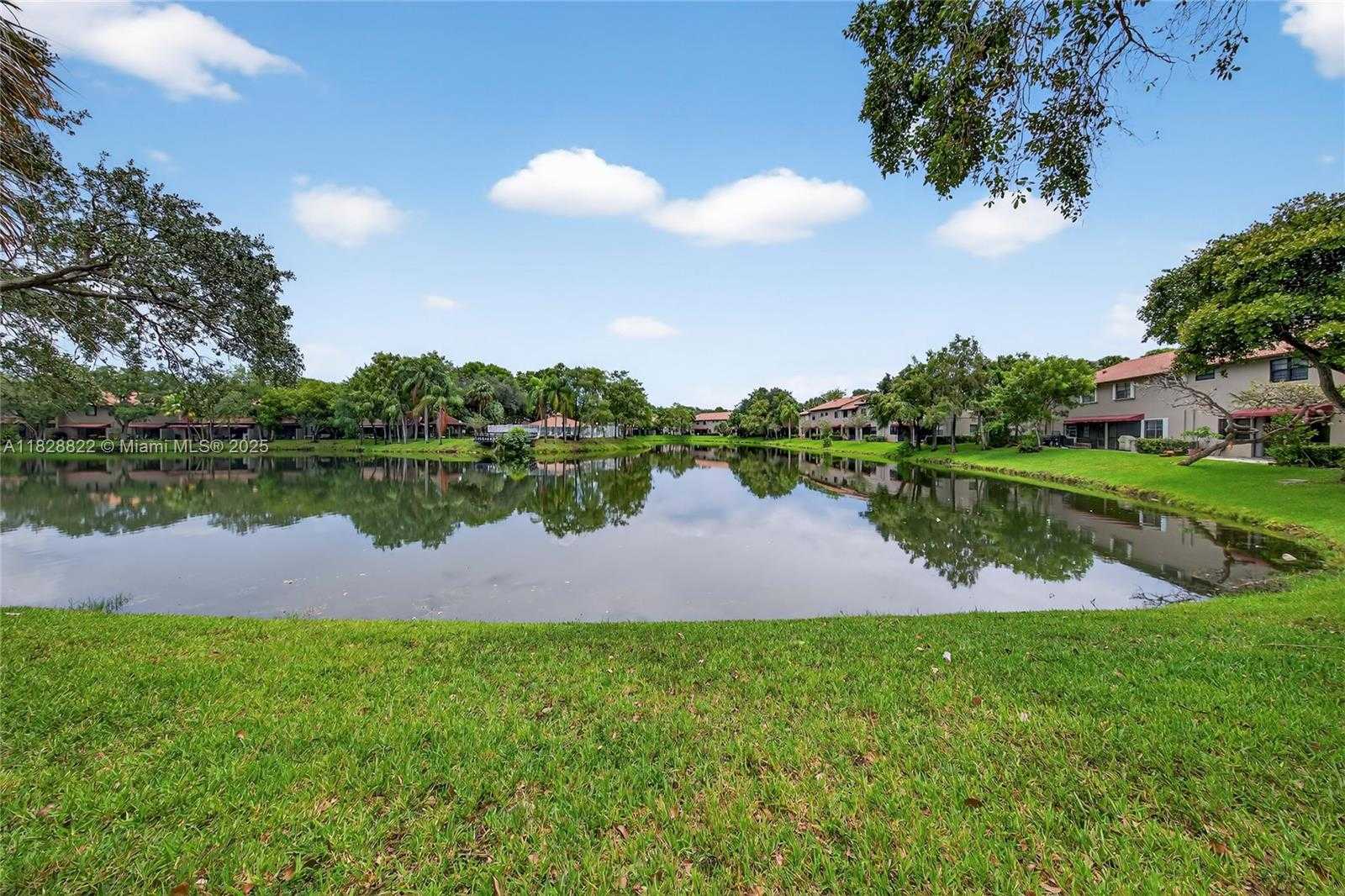Small Image of 9086 VINEYARD LAKE DR, Plantation Number 36