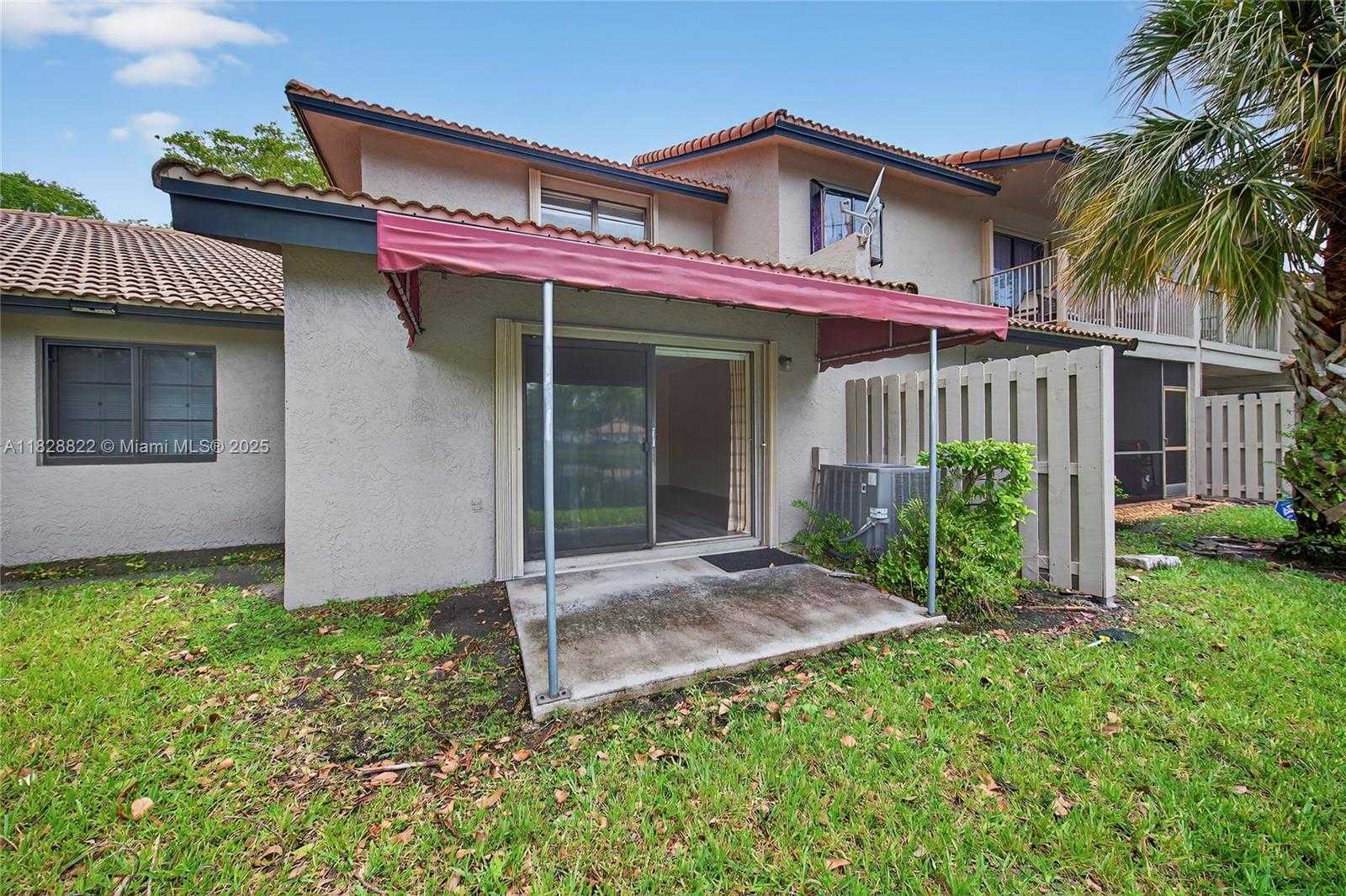 Small Image of 9086 VINEYARD LAKE DR, Plantation Number 37