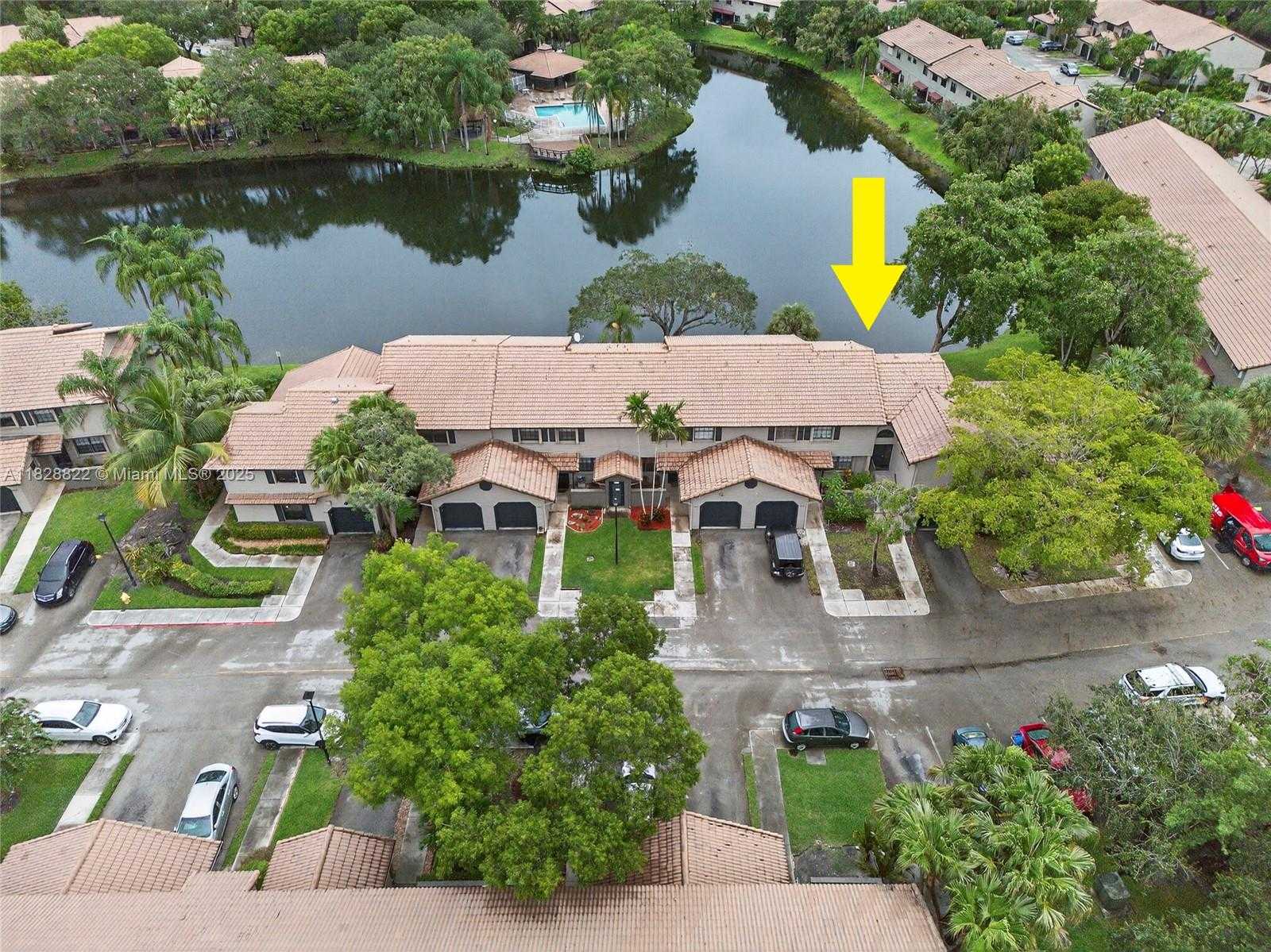 Small Image of 9086 VINEYARD LAKE DR, Plantation Number 42