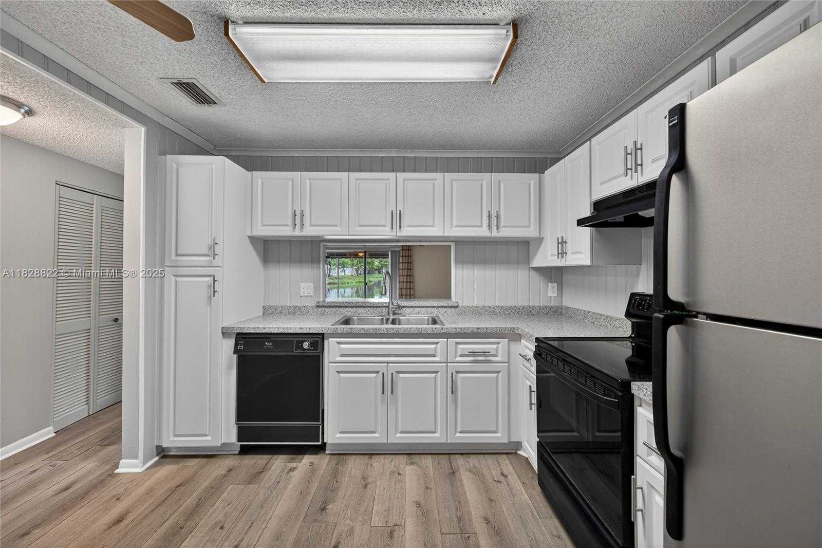Small Image of 9086 VINEYARD LAKE DR, Plantation Number 5