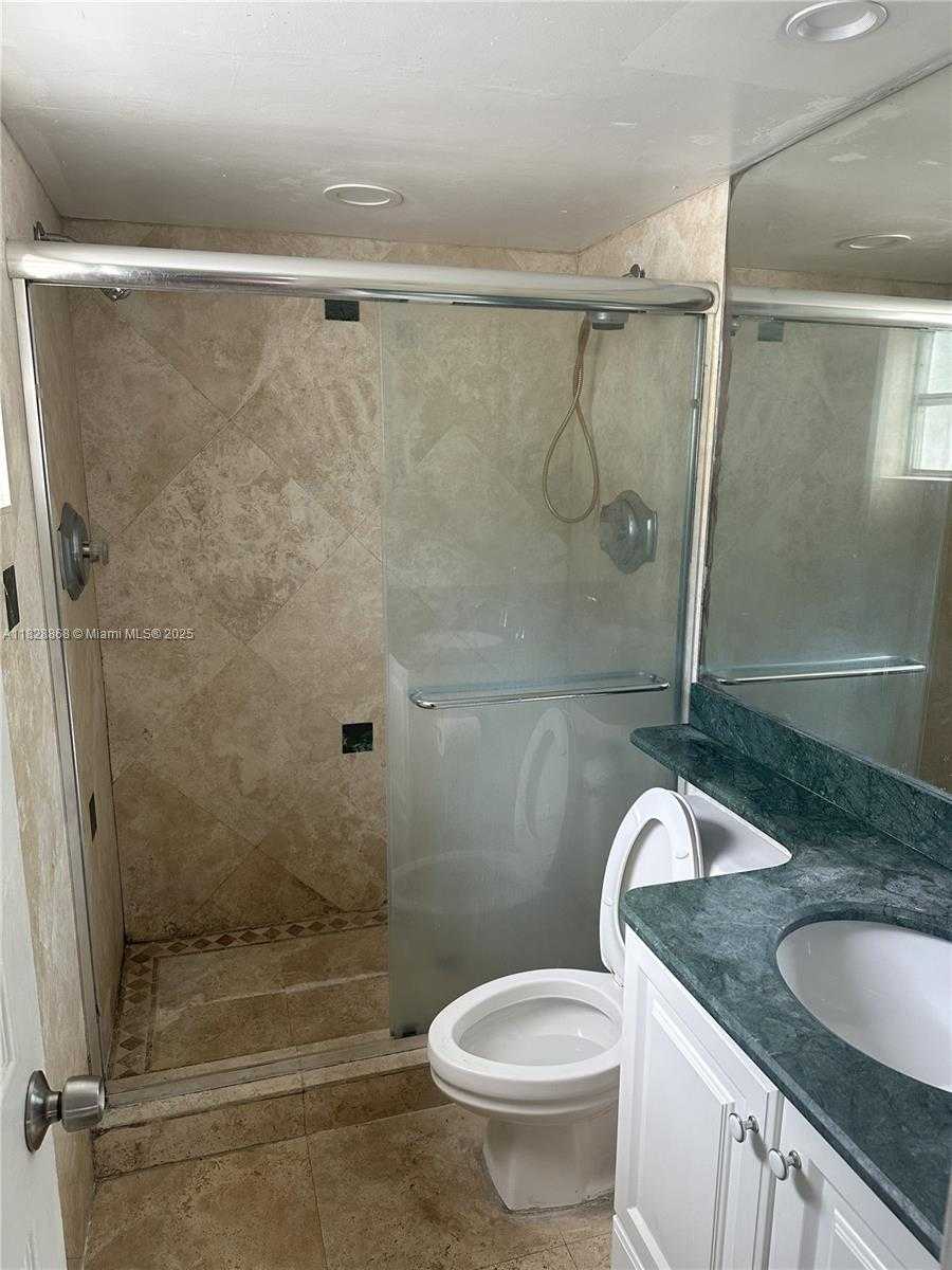 Small Image of 251 GALEN DR #112E, Key Biscayne Number 3